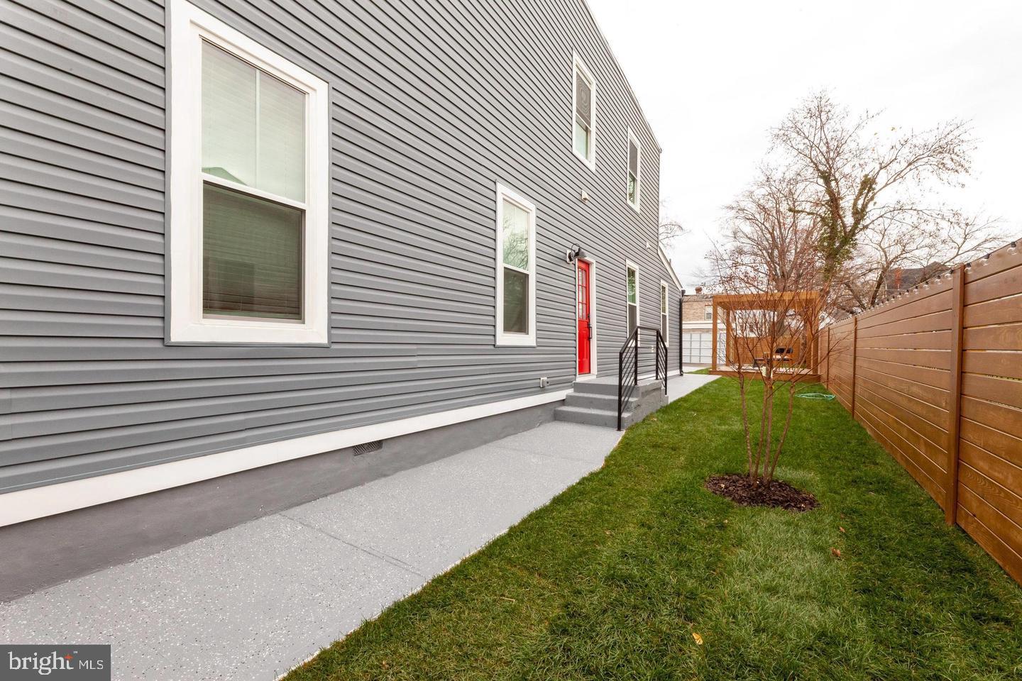 3020 7th STREET SE