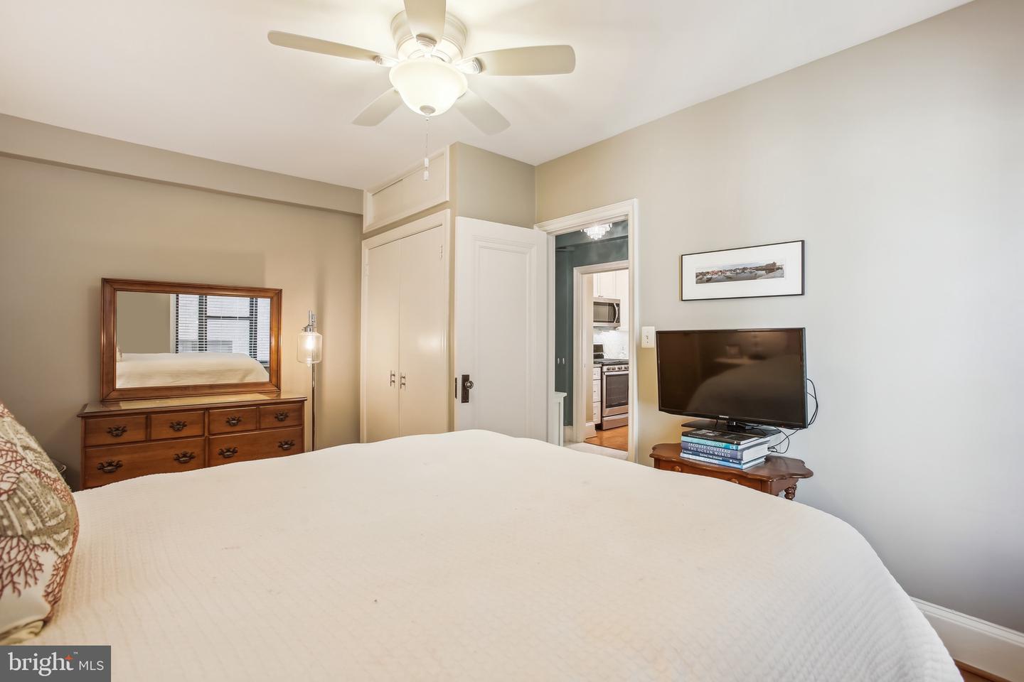 2100 19th STREET NW Unit: 404