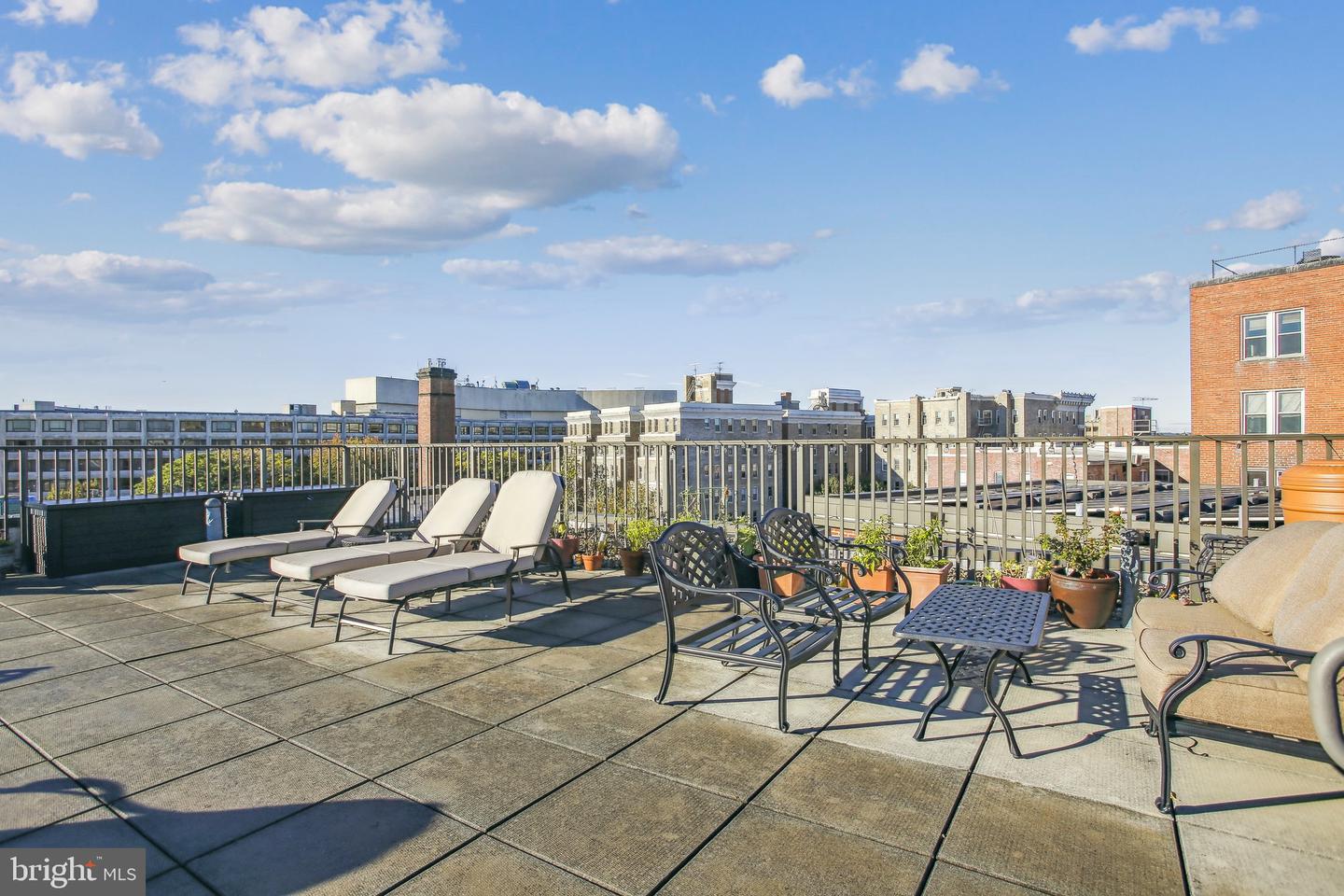 2100 19th STREET NW Unit: 404