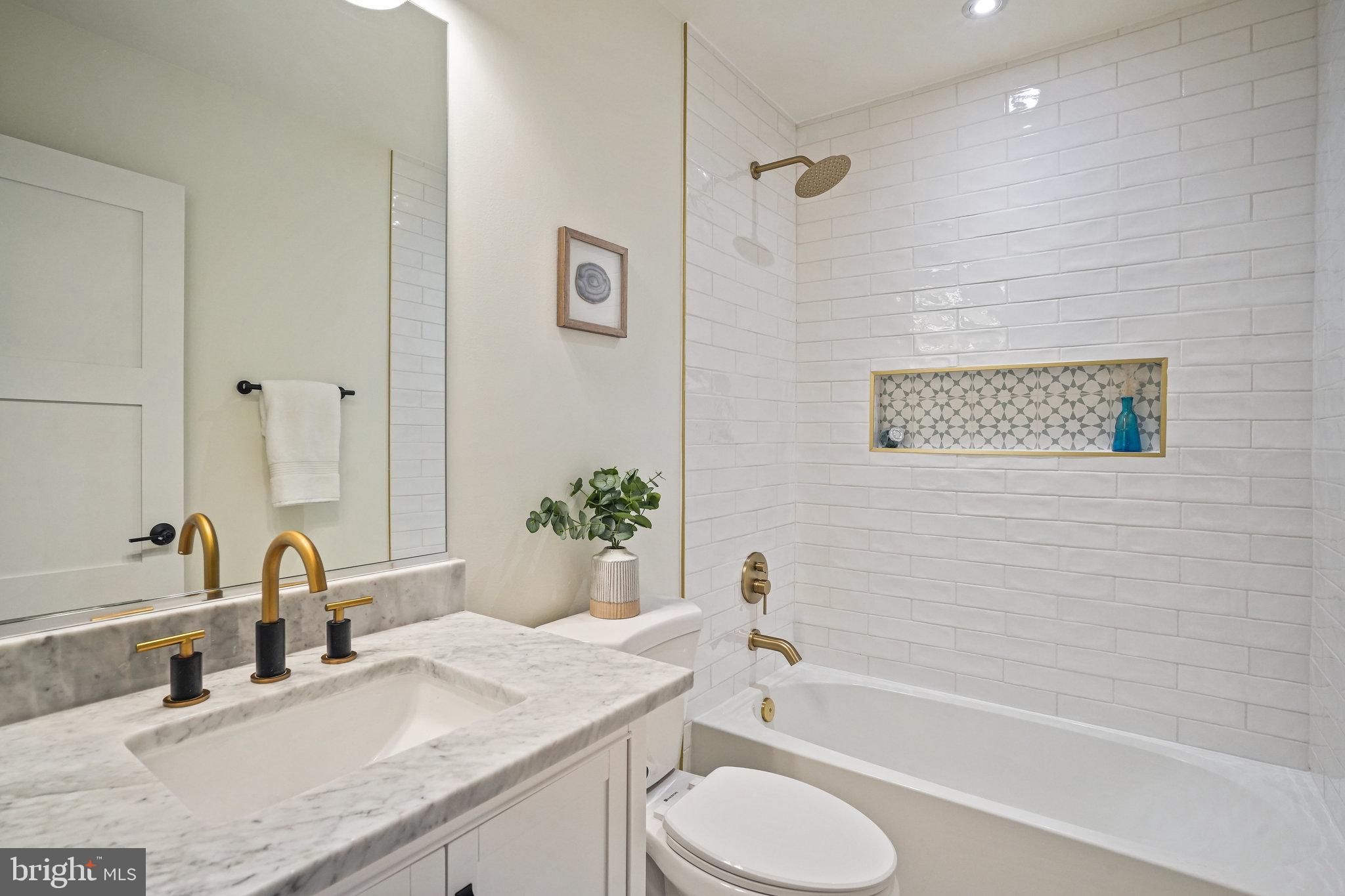 826 Varnum STREET NW Unit: 1