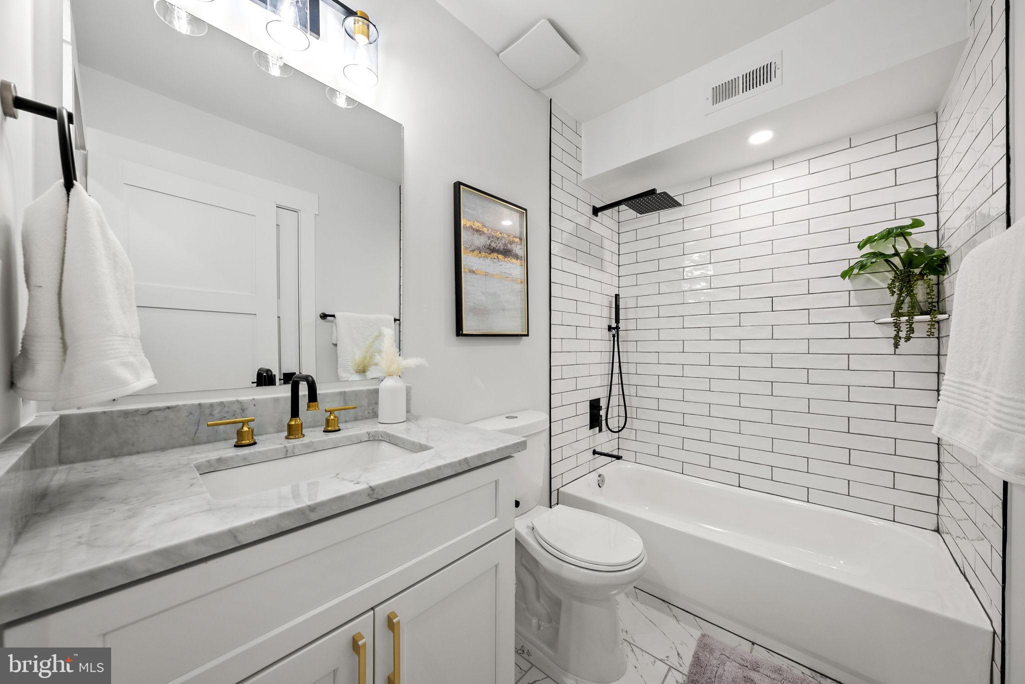 1242 Meigs PLACE NE Unit: 2
