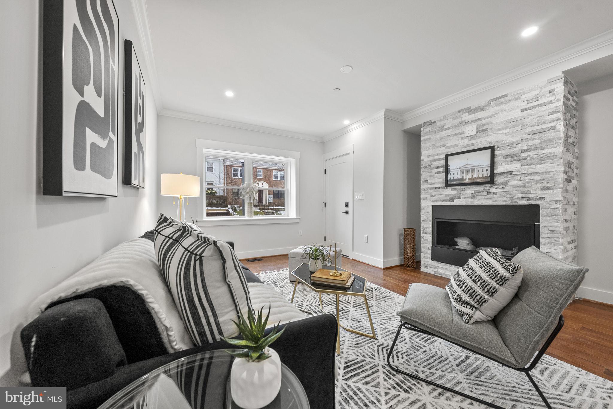 1242 Meigs PLACE NE Unit: 2