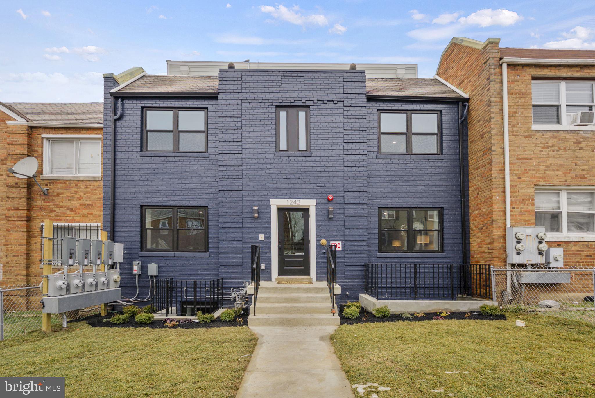 1242 Meigs PLACE NE Unit: 2