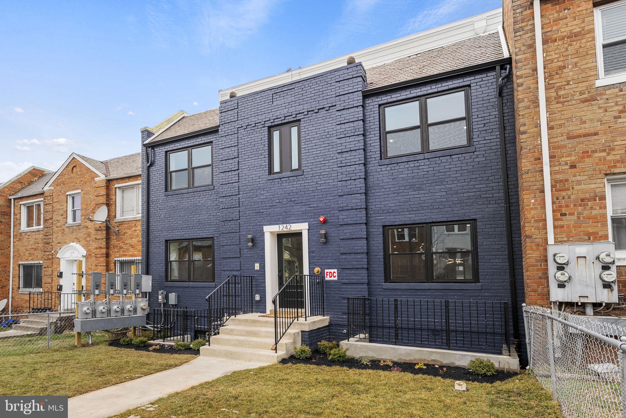 1242 Meigs PLACE NE Unit: 2
