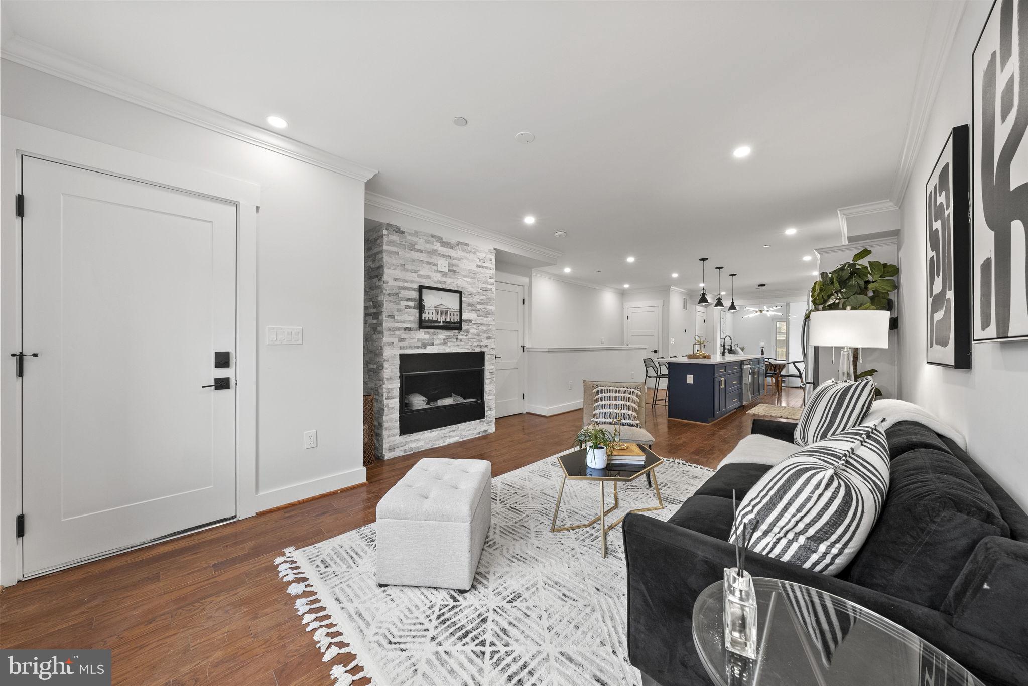 1242 Meigs PLACE NE Unit: 2