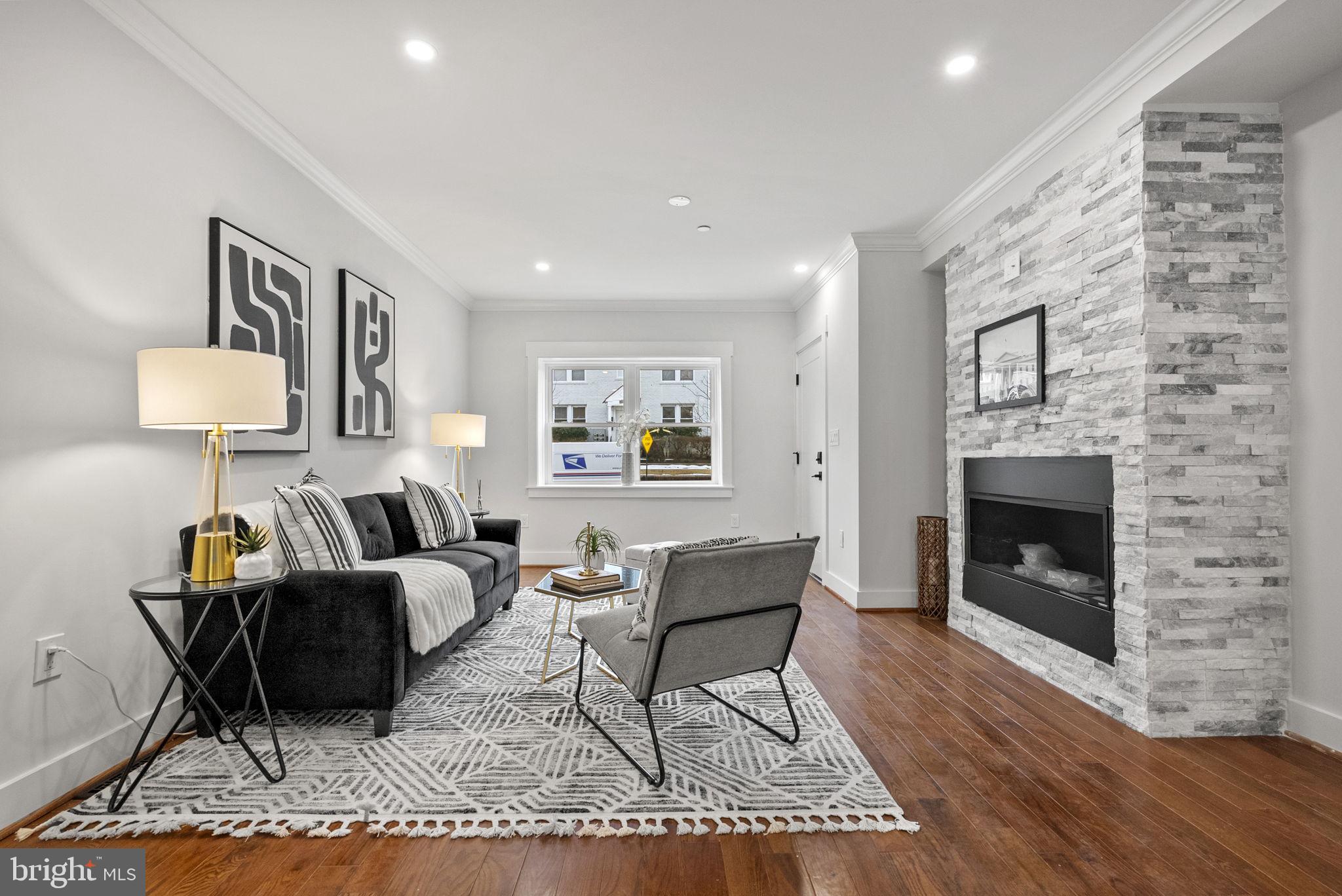 1242 Meigs PLACE NE Unit: 2