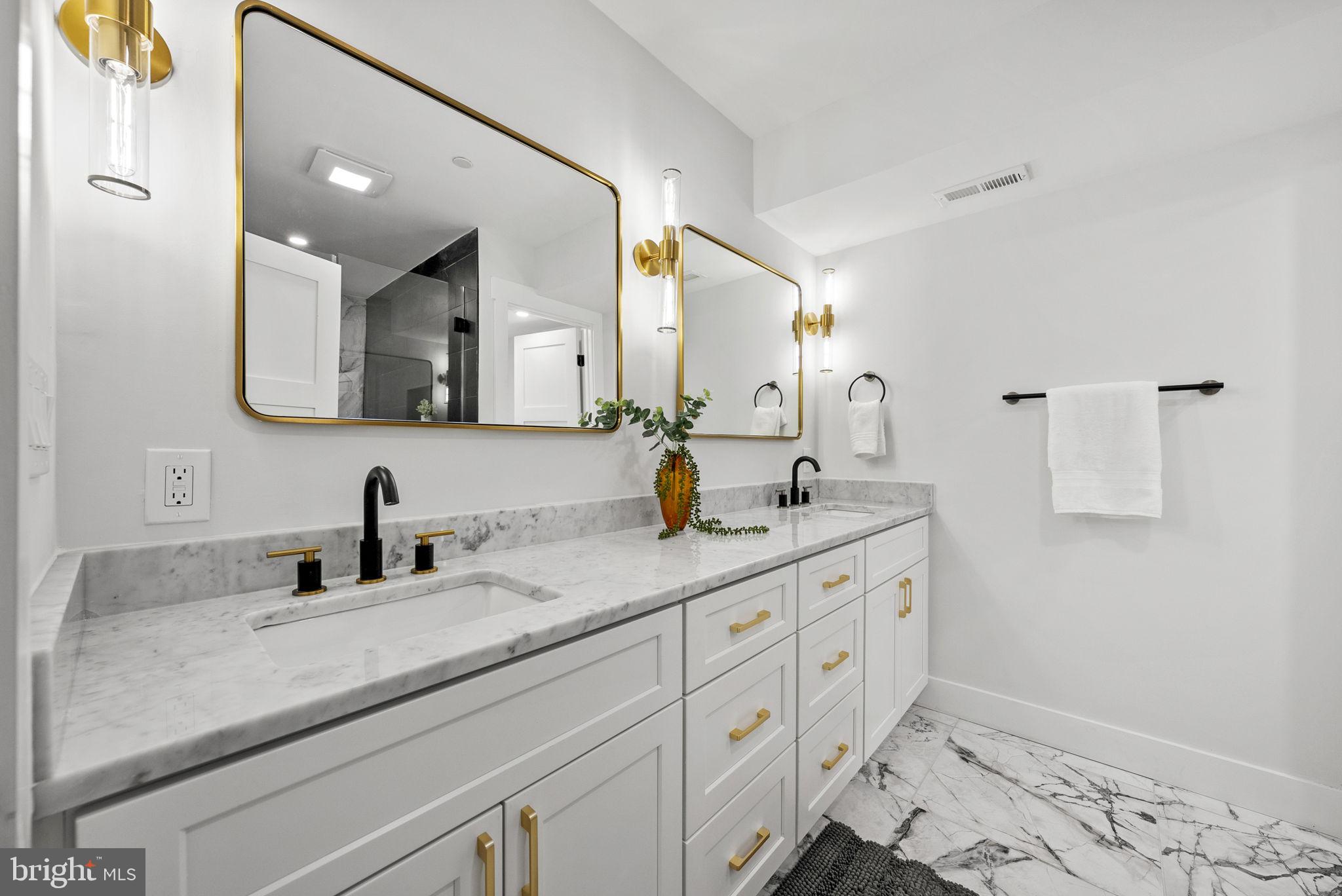 1242 Meigs PLACE NE Unit: 2