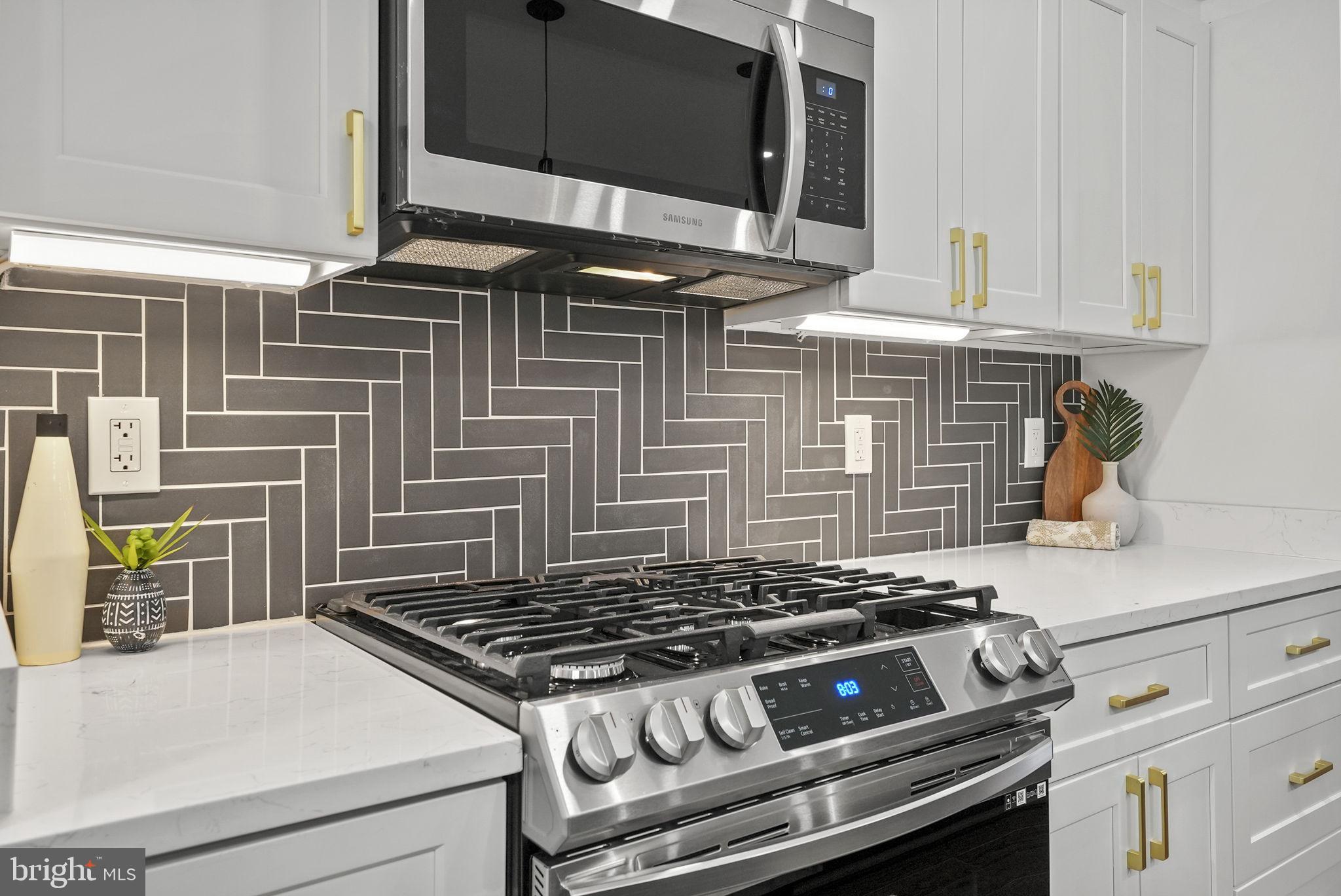 1242 Meigs PLACE NE Unit: 2