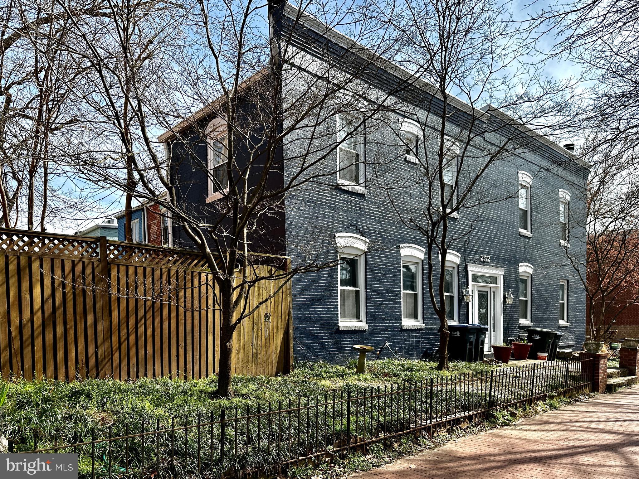 246 14th St SE