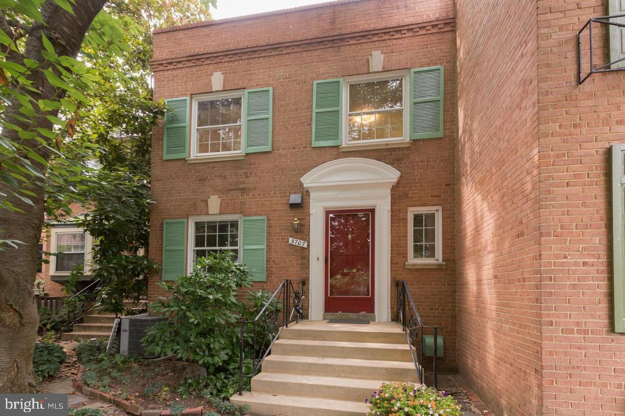 3707 Huntington St NW