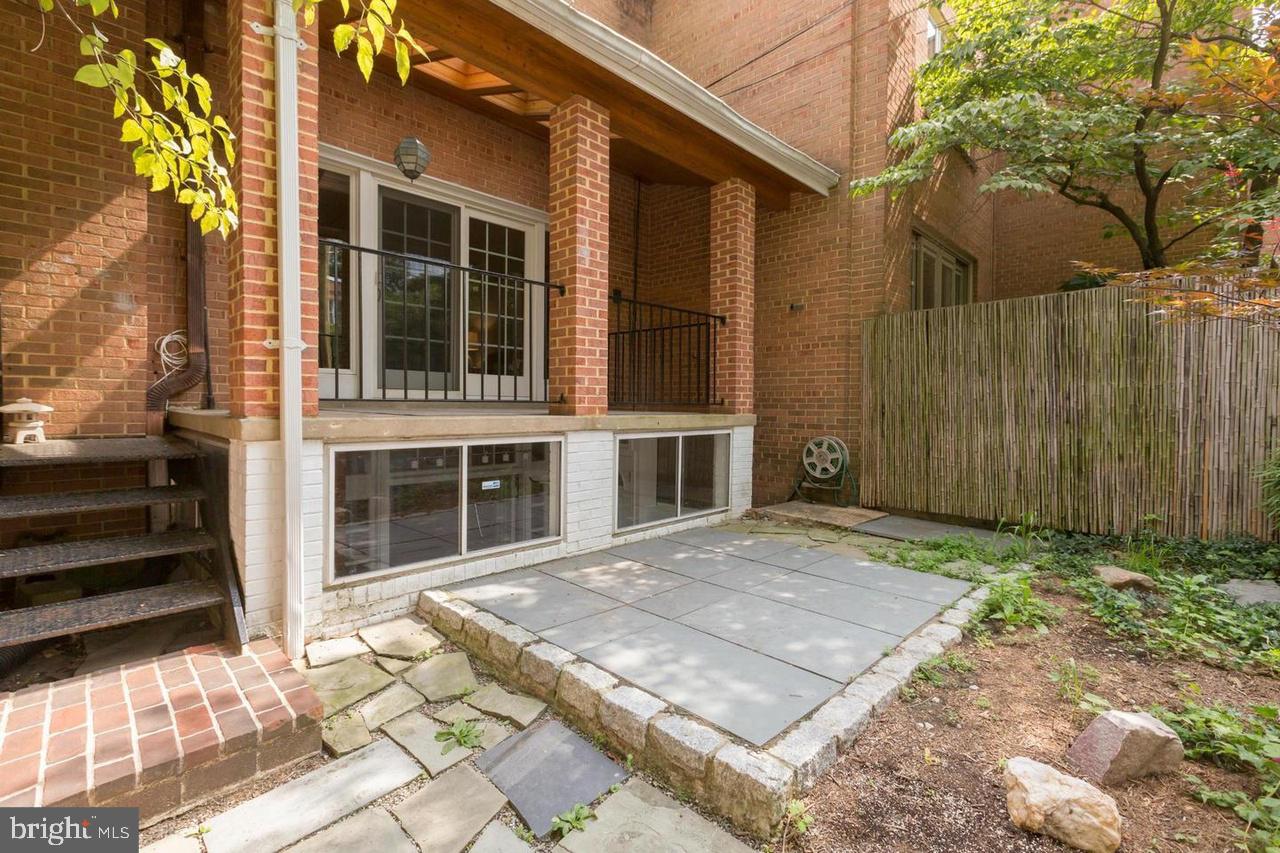 3707 Huntington St NW