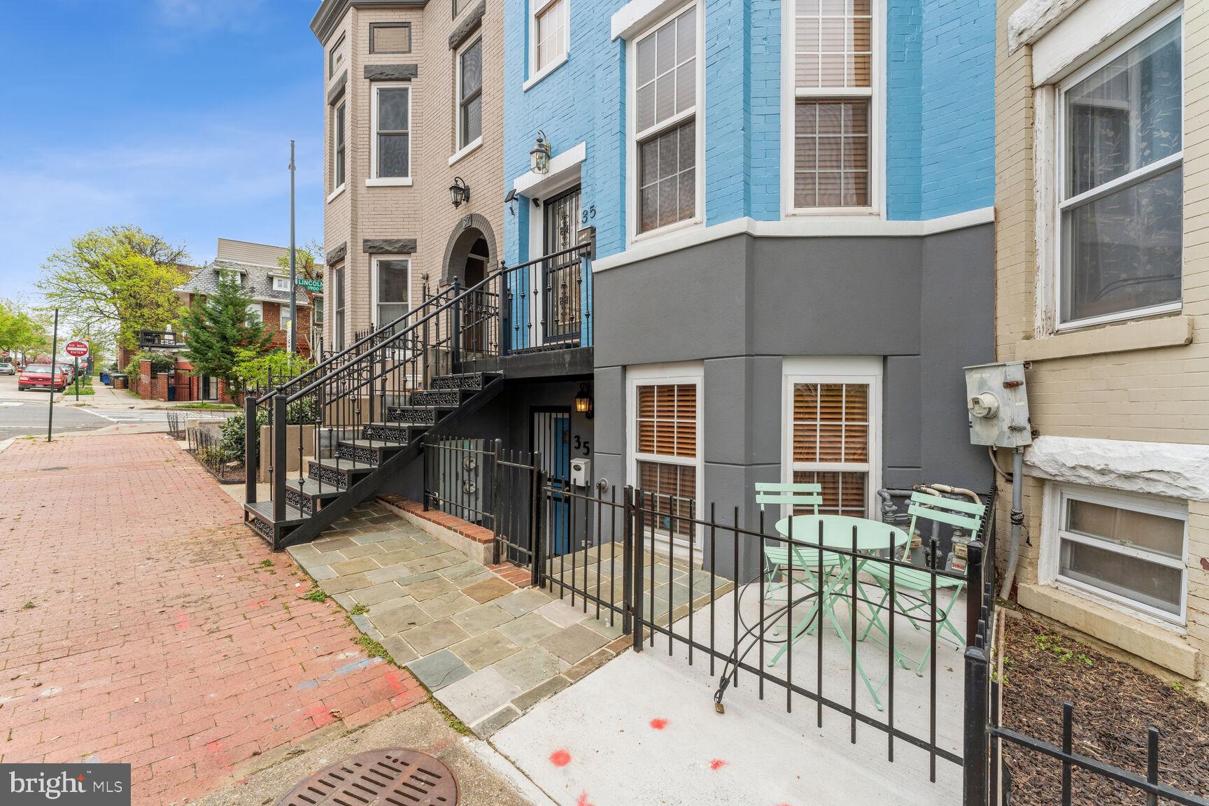 35 Todd Pl NE #1