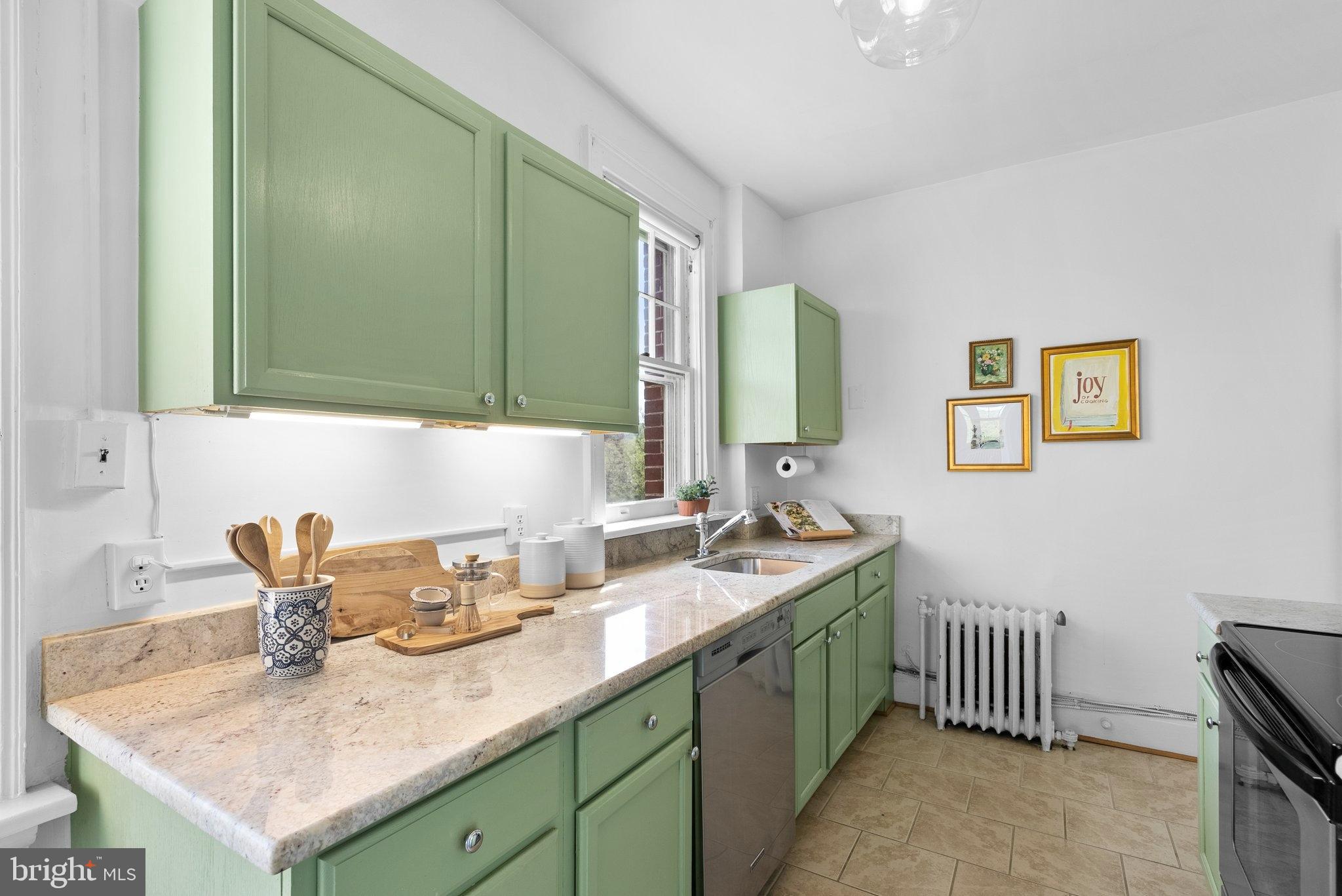 516 A St NE #201