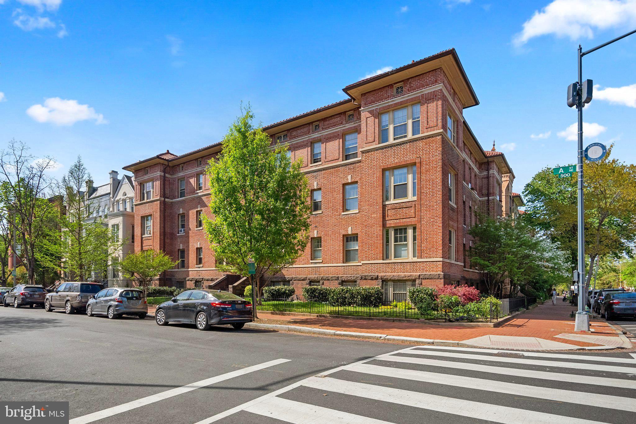 516 A St NE #201