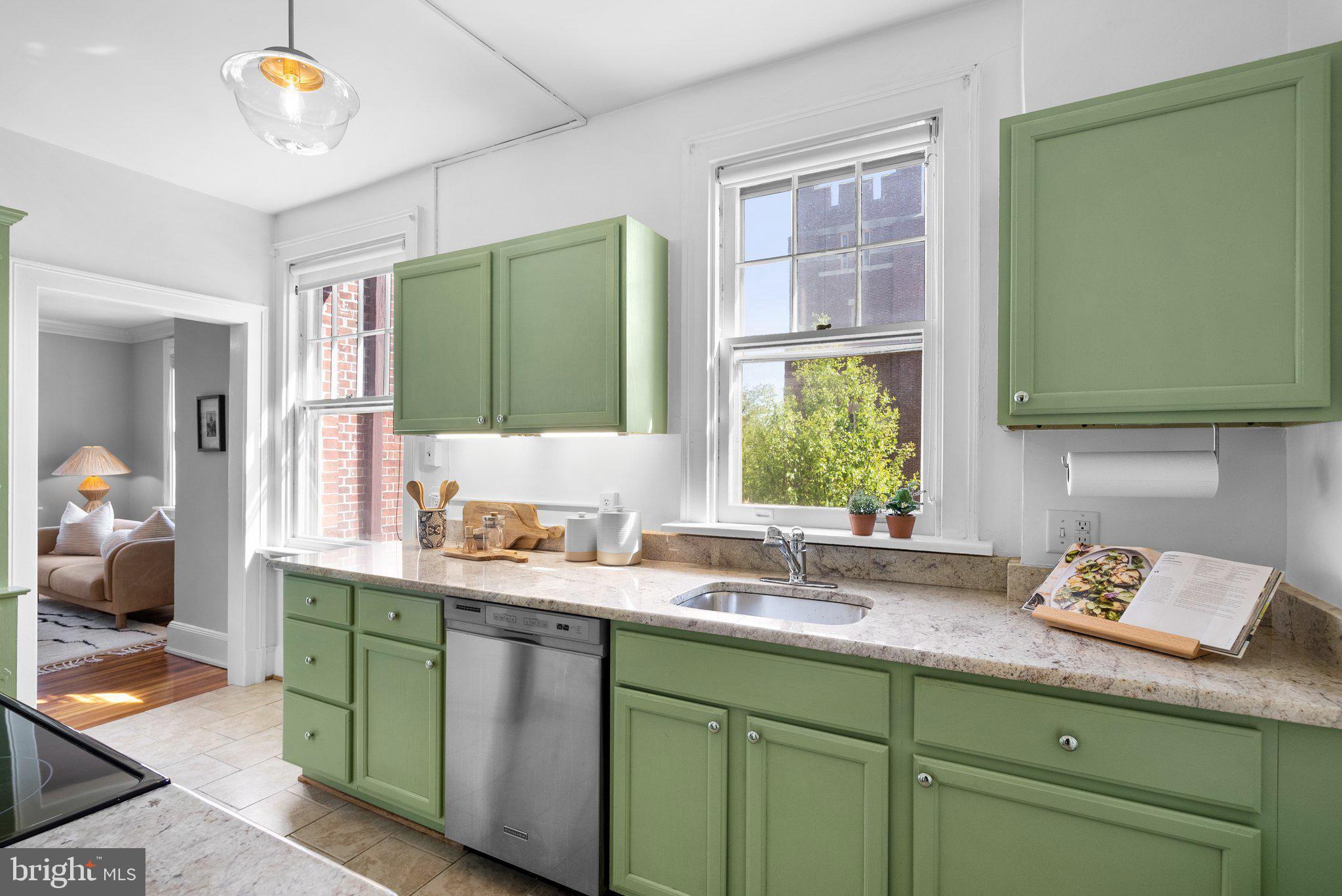 516 A St NE #201