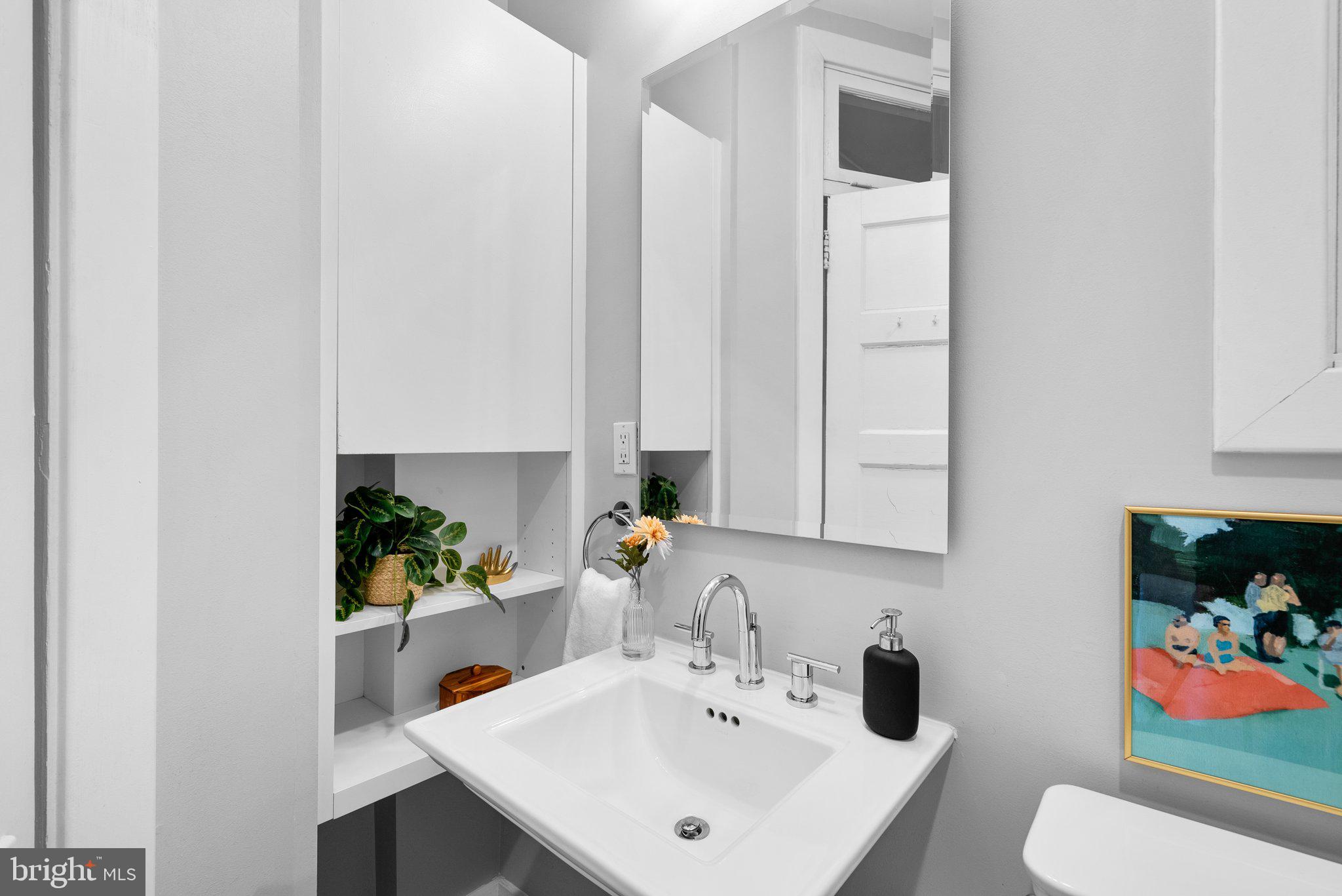 516 A St NE #201