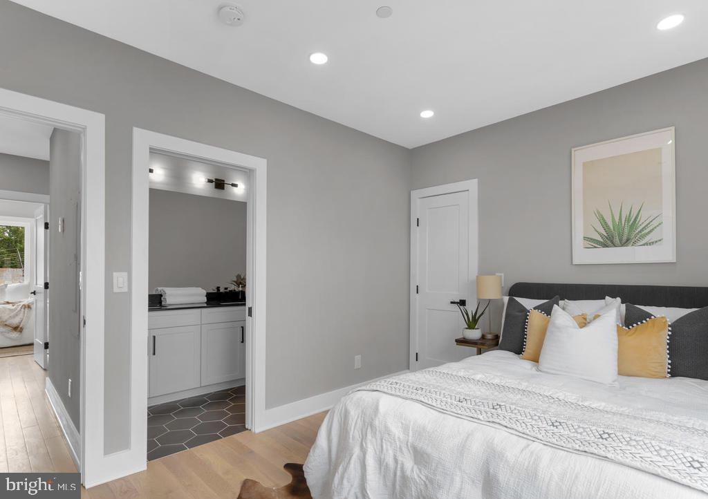 1117 Staples NE #2