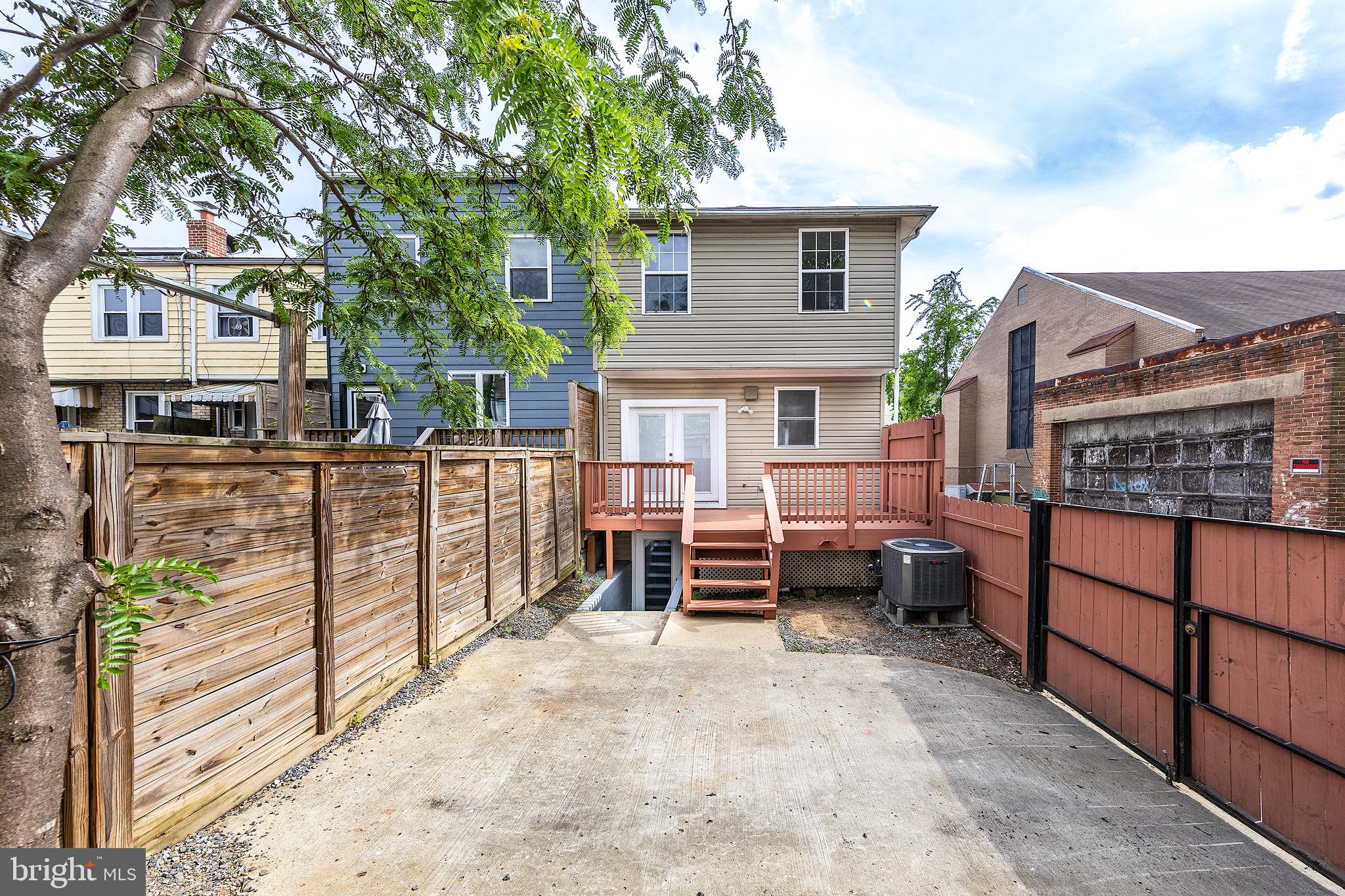 927 Delafield Pl NW