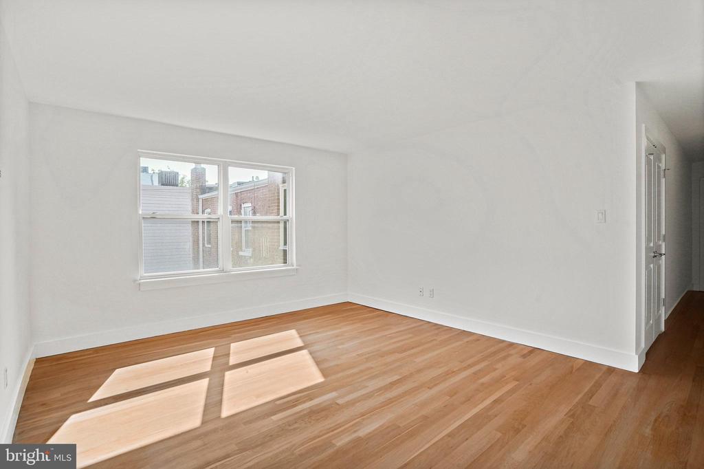 907 Euclid St NW #203