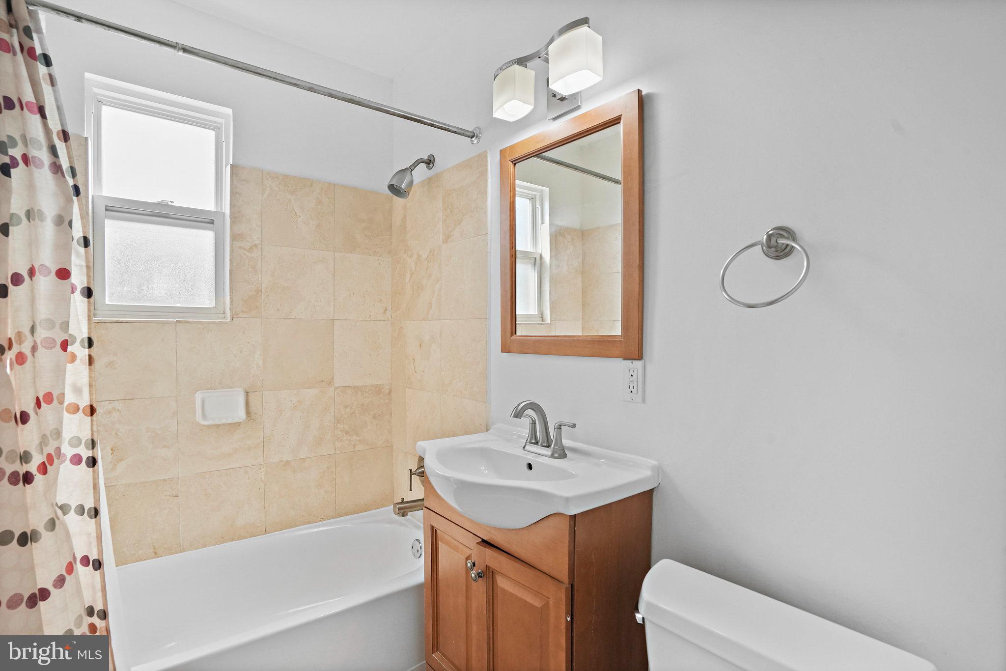 907 Euclid St NW #203