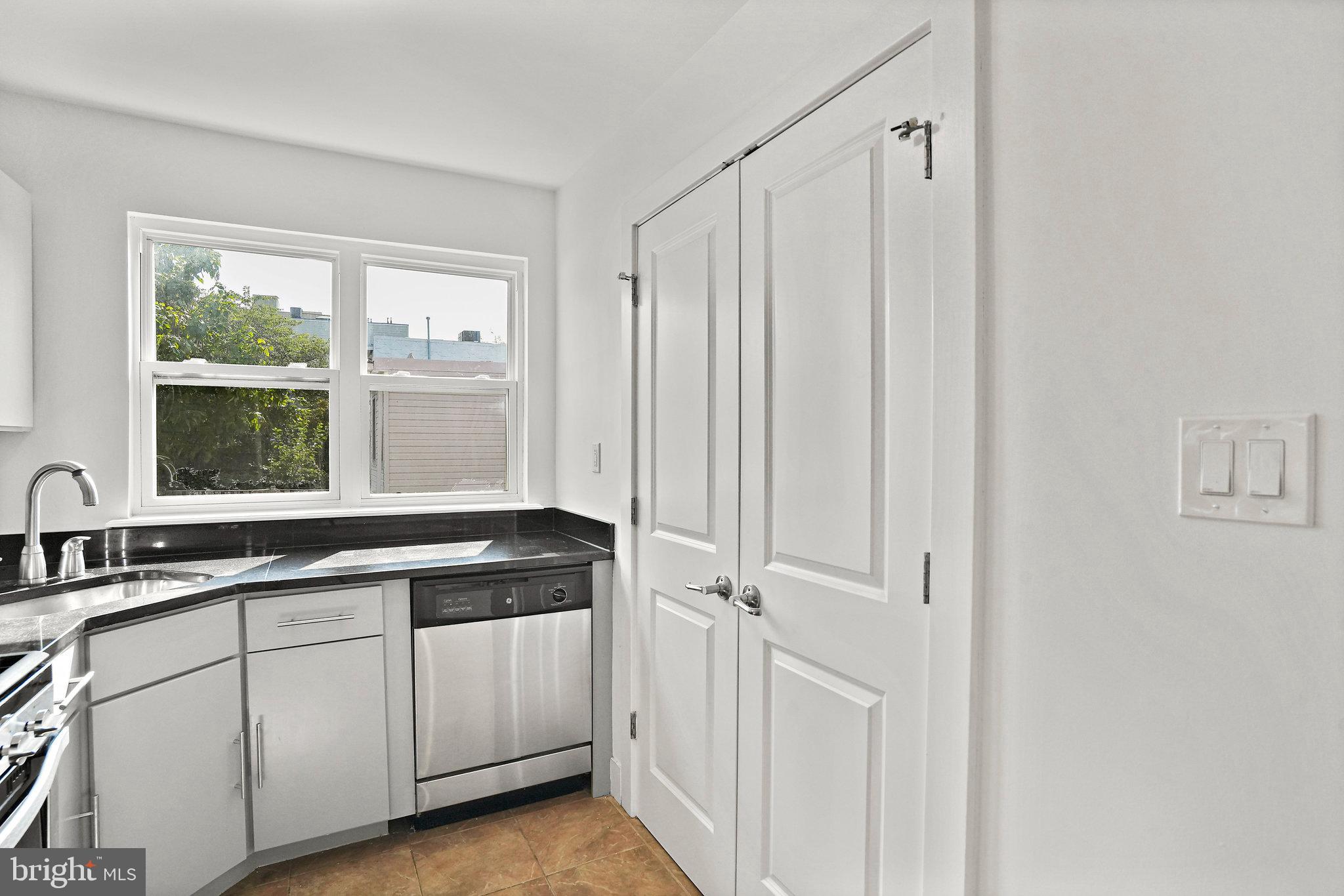 907 Euclid St NW #203