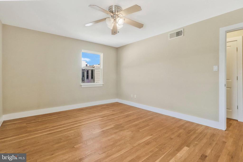 907 Euclid St NW #203