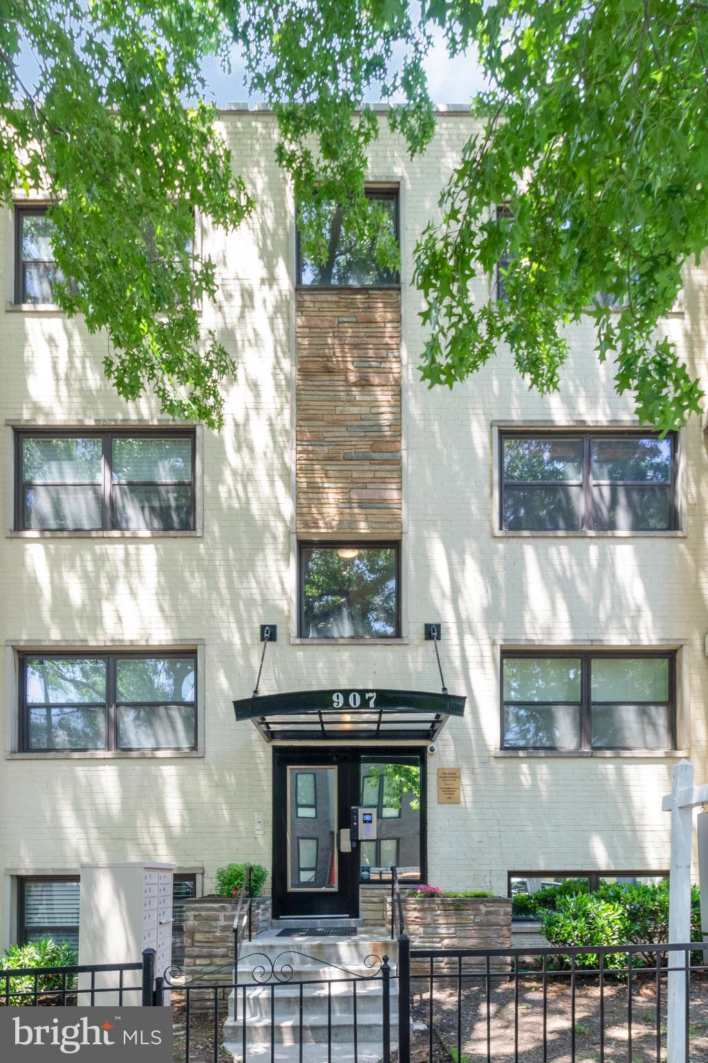 907 Euclid St NW #203