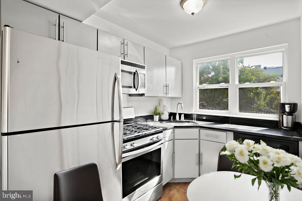 907 Euclid St NW #203