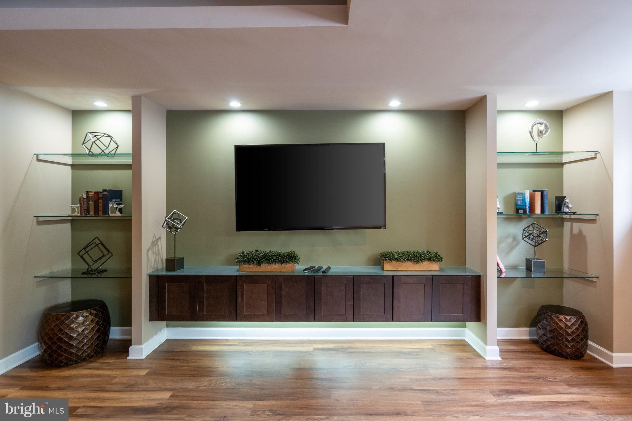 2111 Wisconsin Ave NW #512