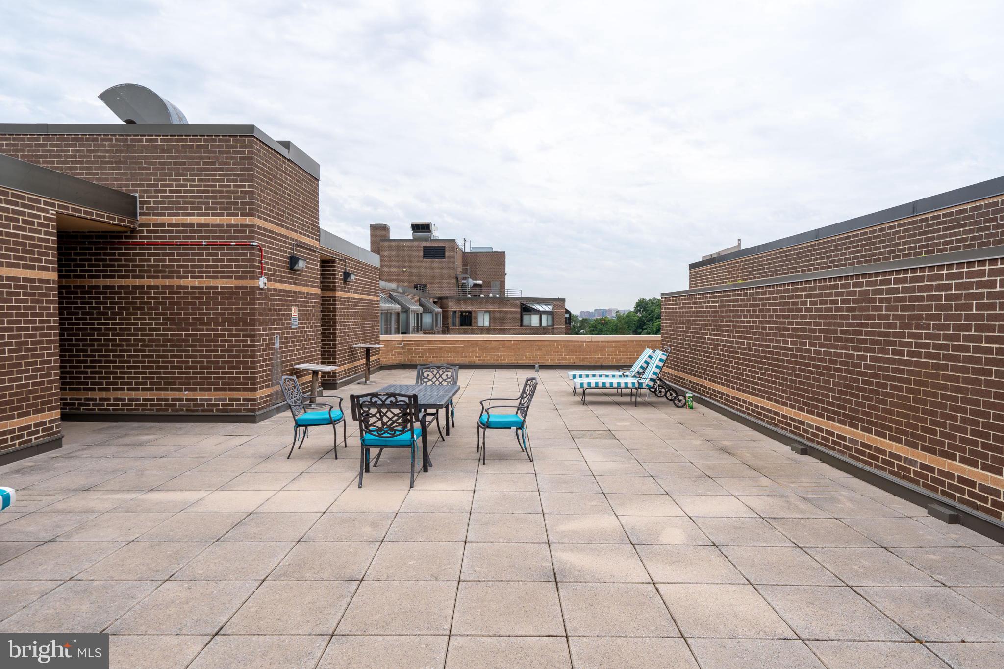 2111 Wisconsin Ave NW #512