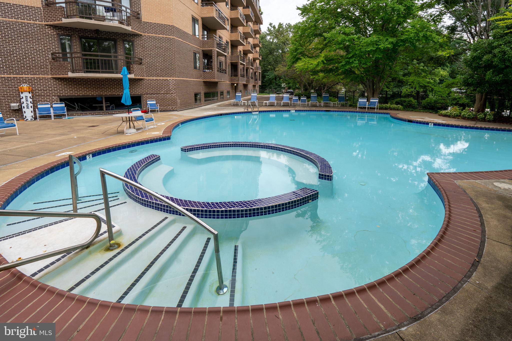 2111 Wisconsin Ave NW #512