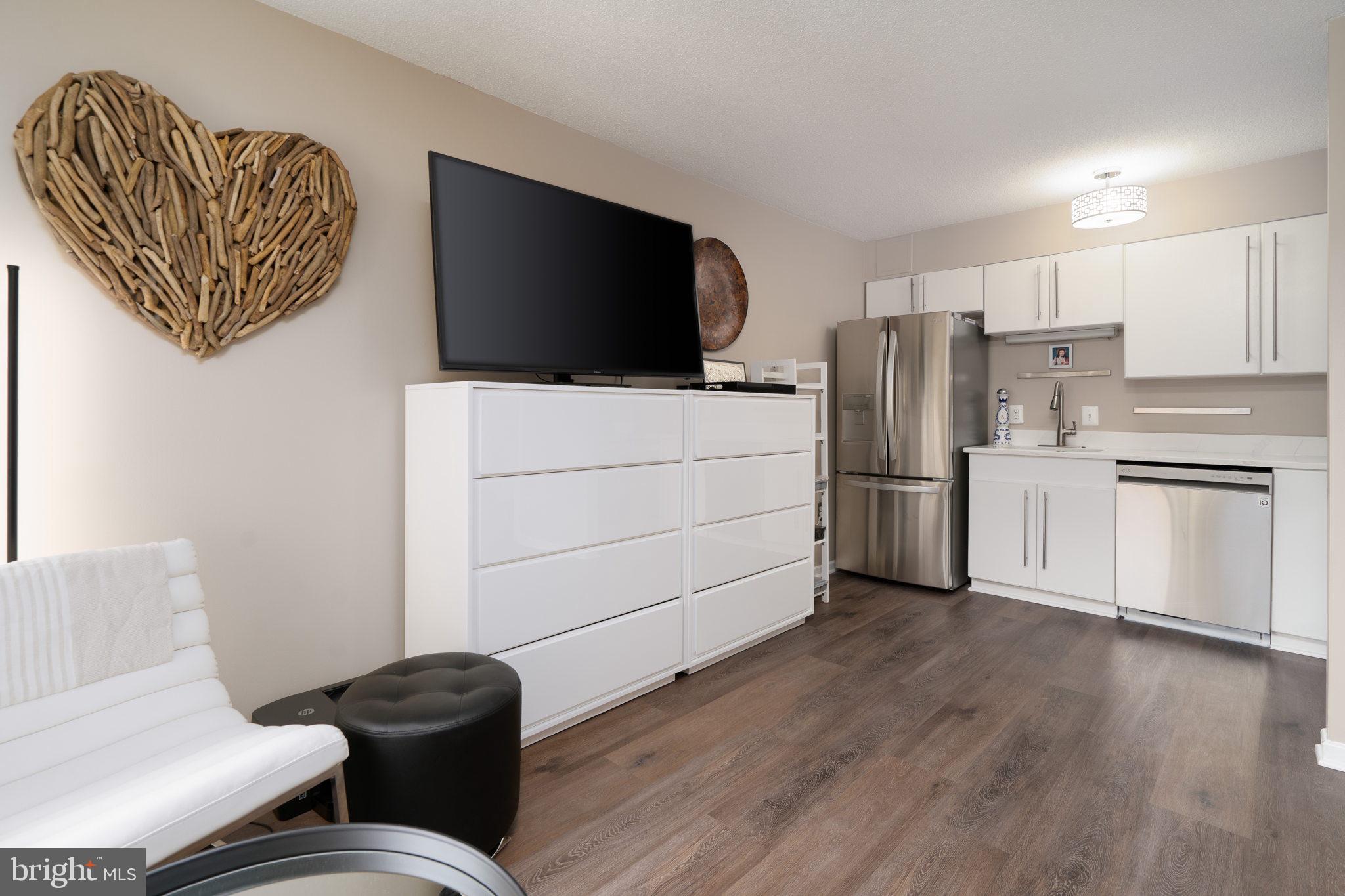 2111 Wisconsin Ave NW #512