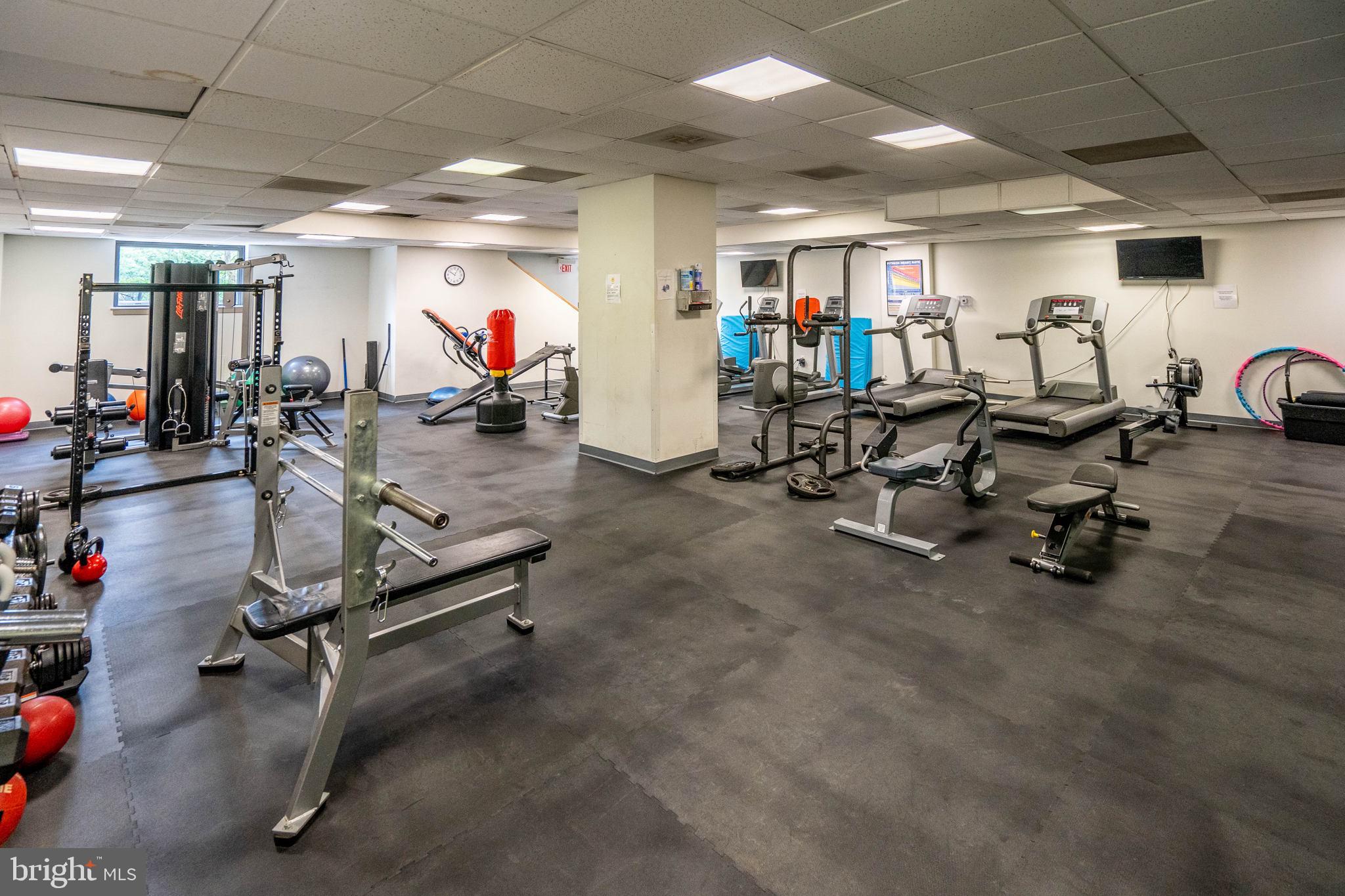 2111 Wisconsin Ave NW #512