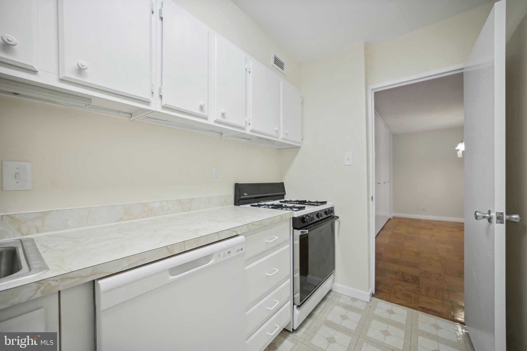 490 M St SW #W106