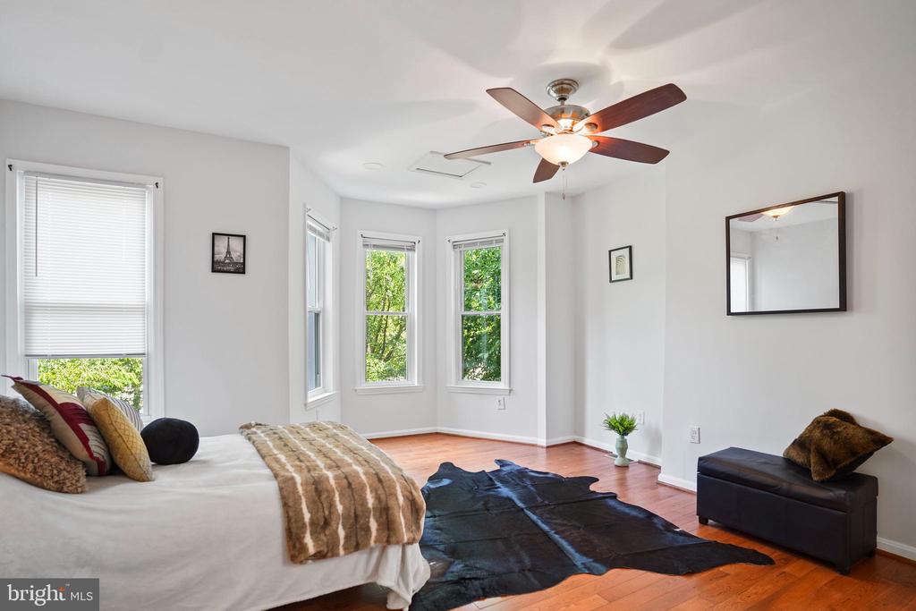 1119 I St NE