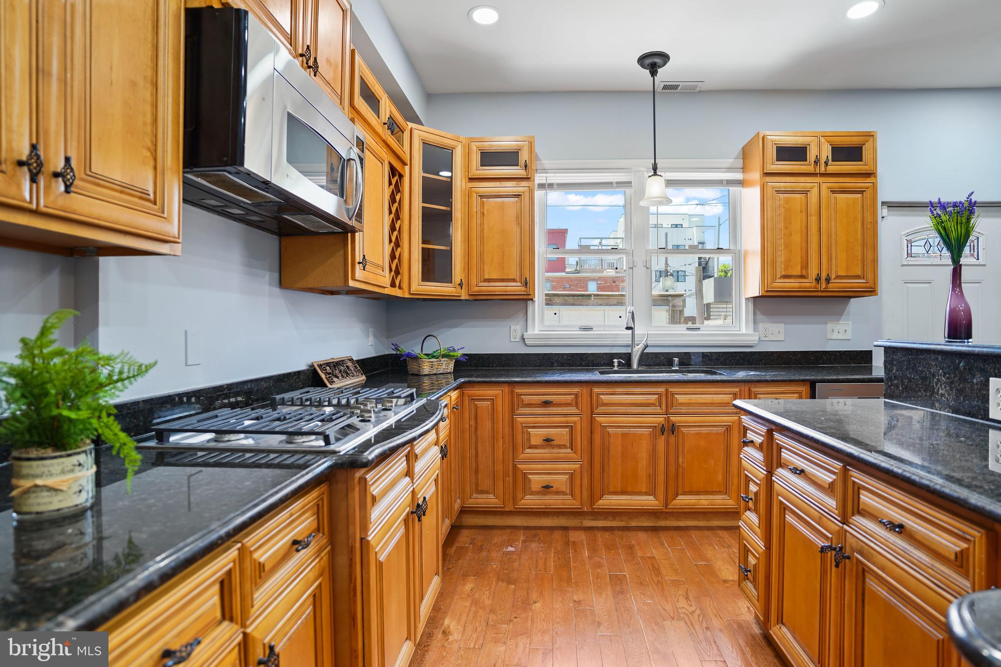 1119 I St NE