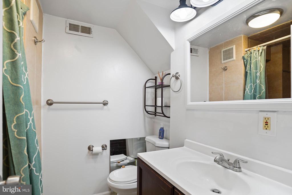 1119 I St NE
