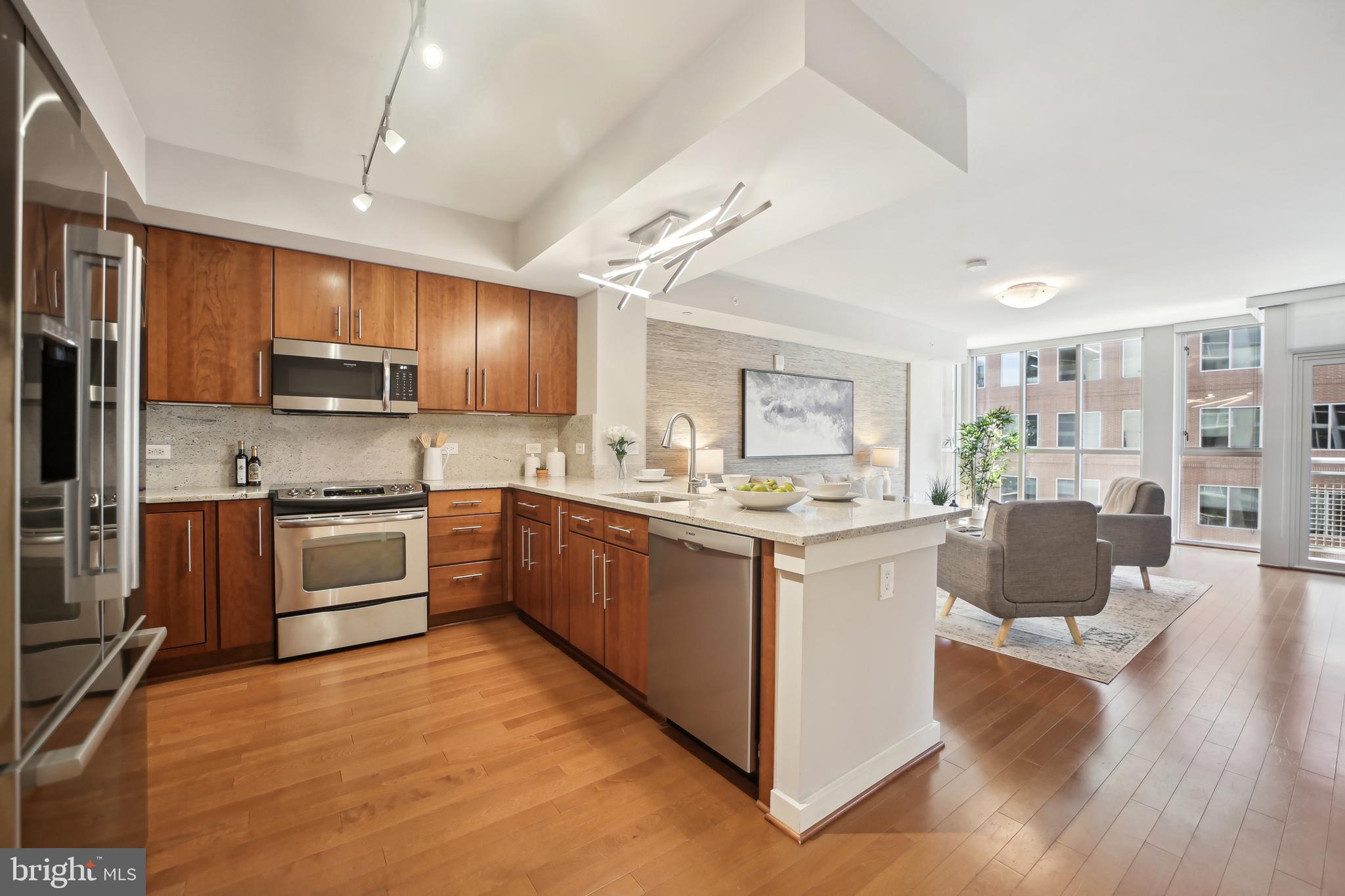 1025 1st St SE #811