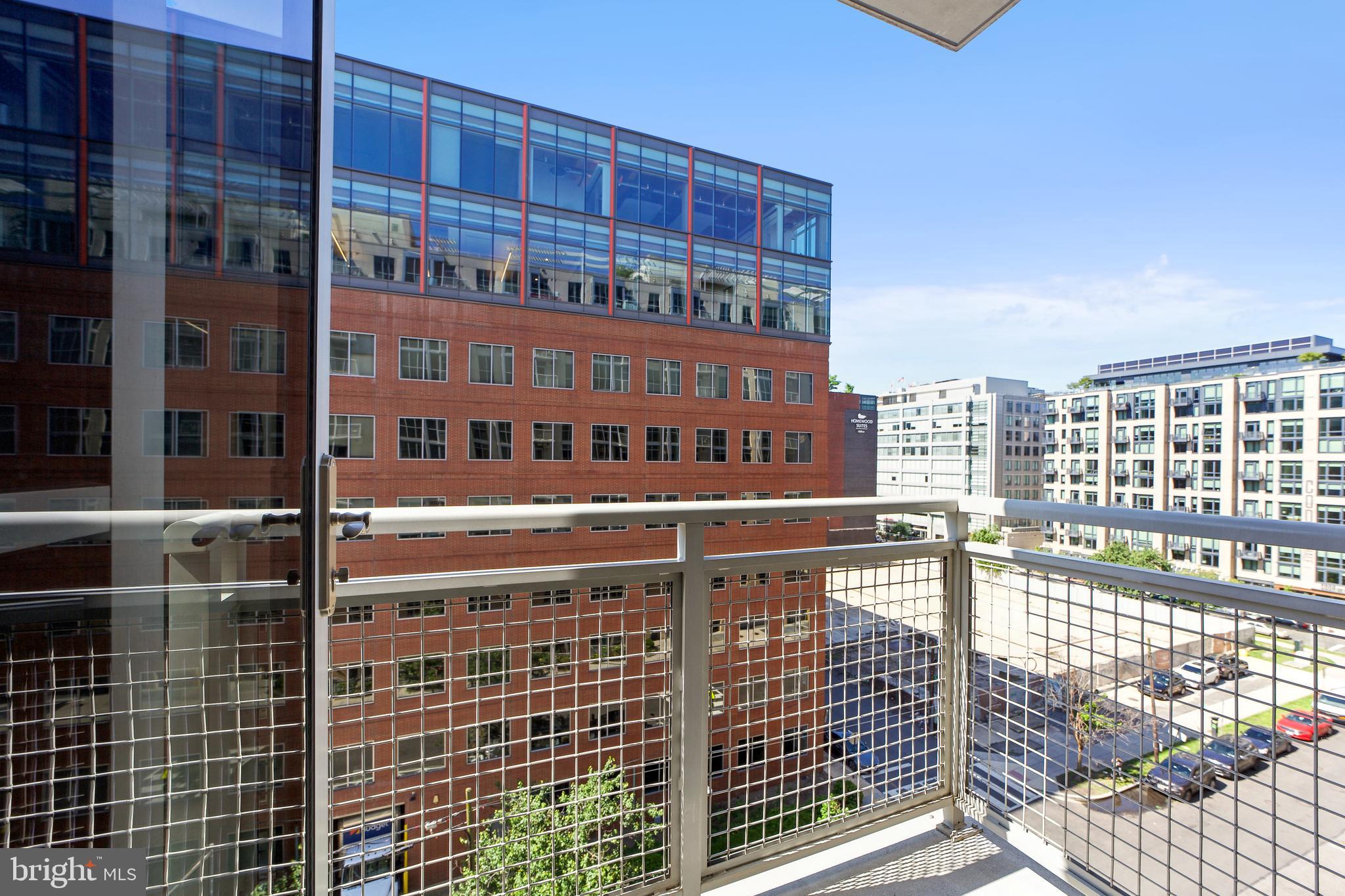 1025 1st St SE #811