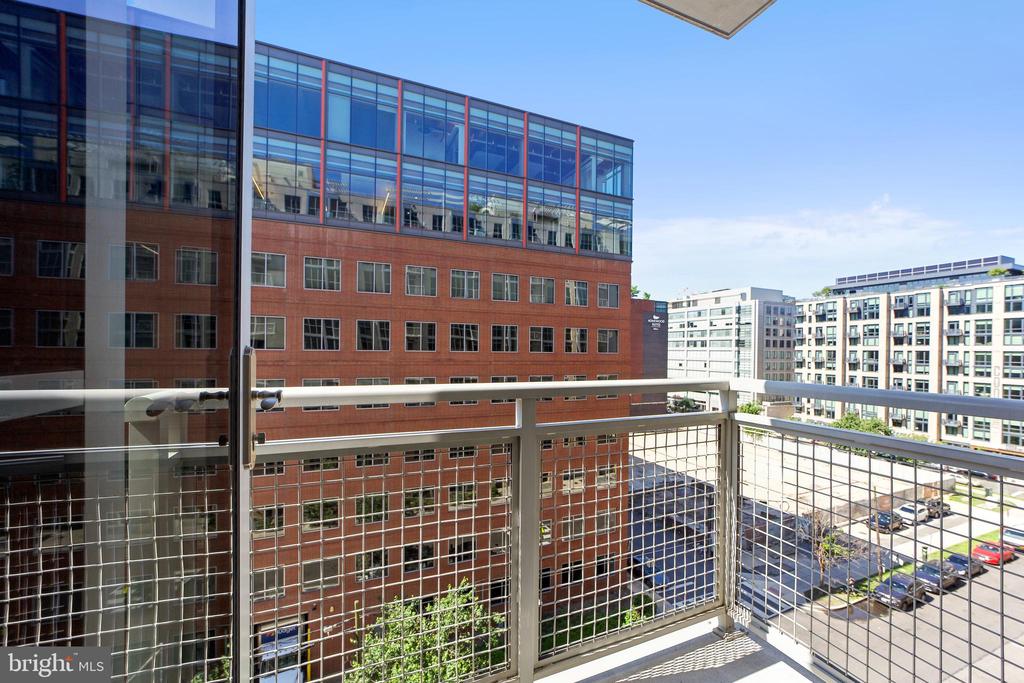 1025 1st St SE #811
