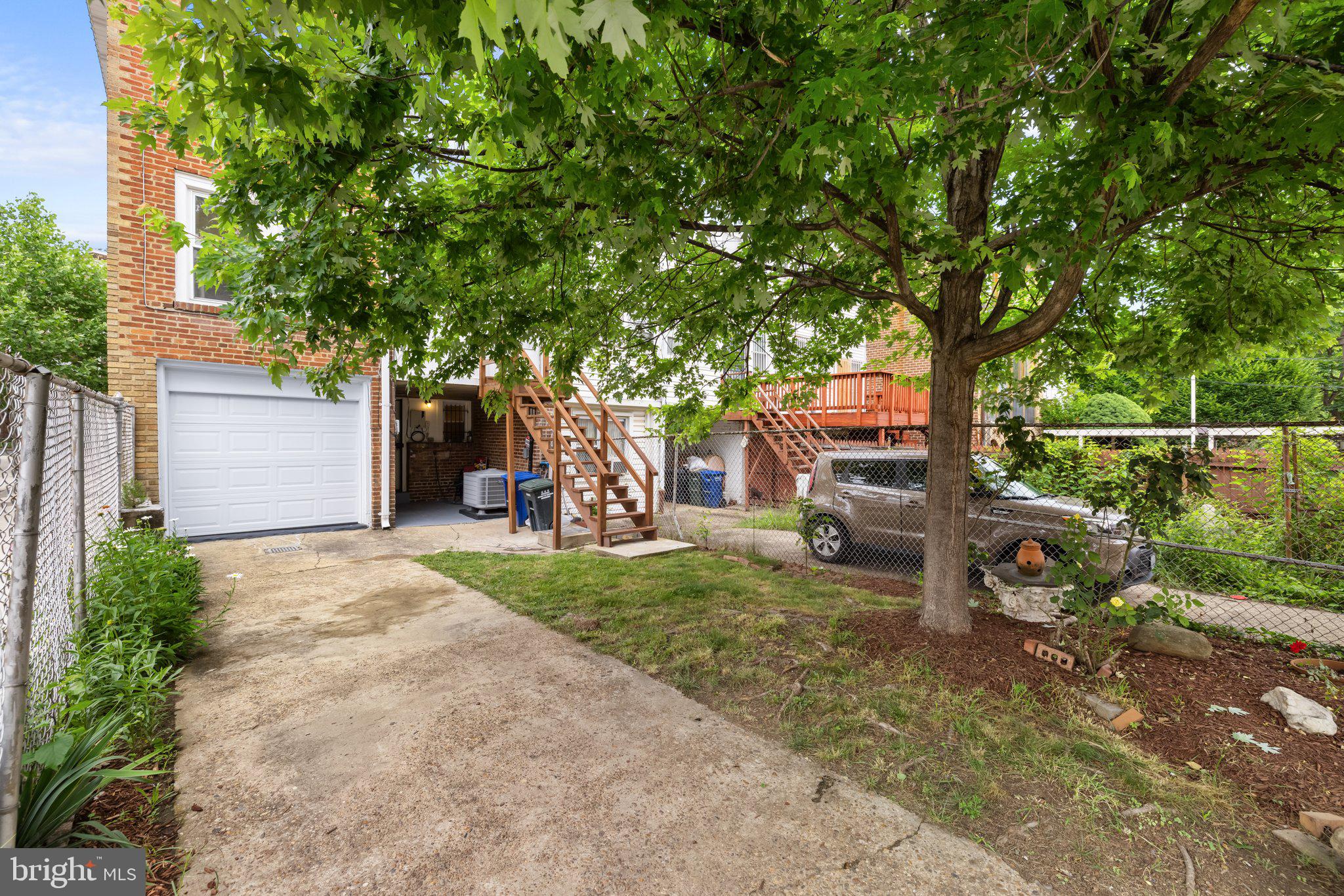 3525 Hertford Pl NW