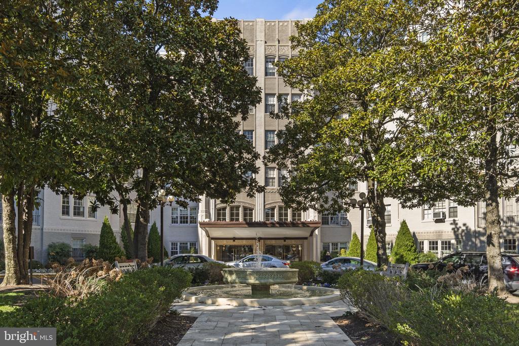 2737 DEVONSHIRE PL NW #26