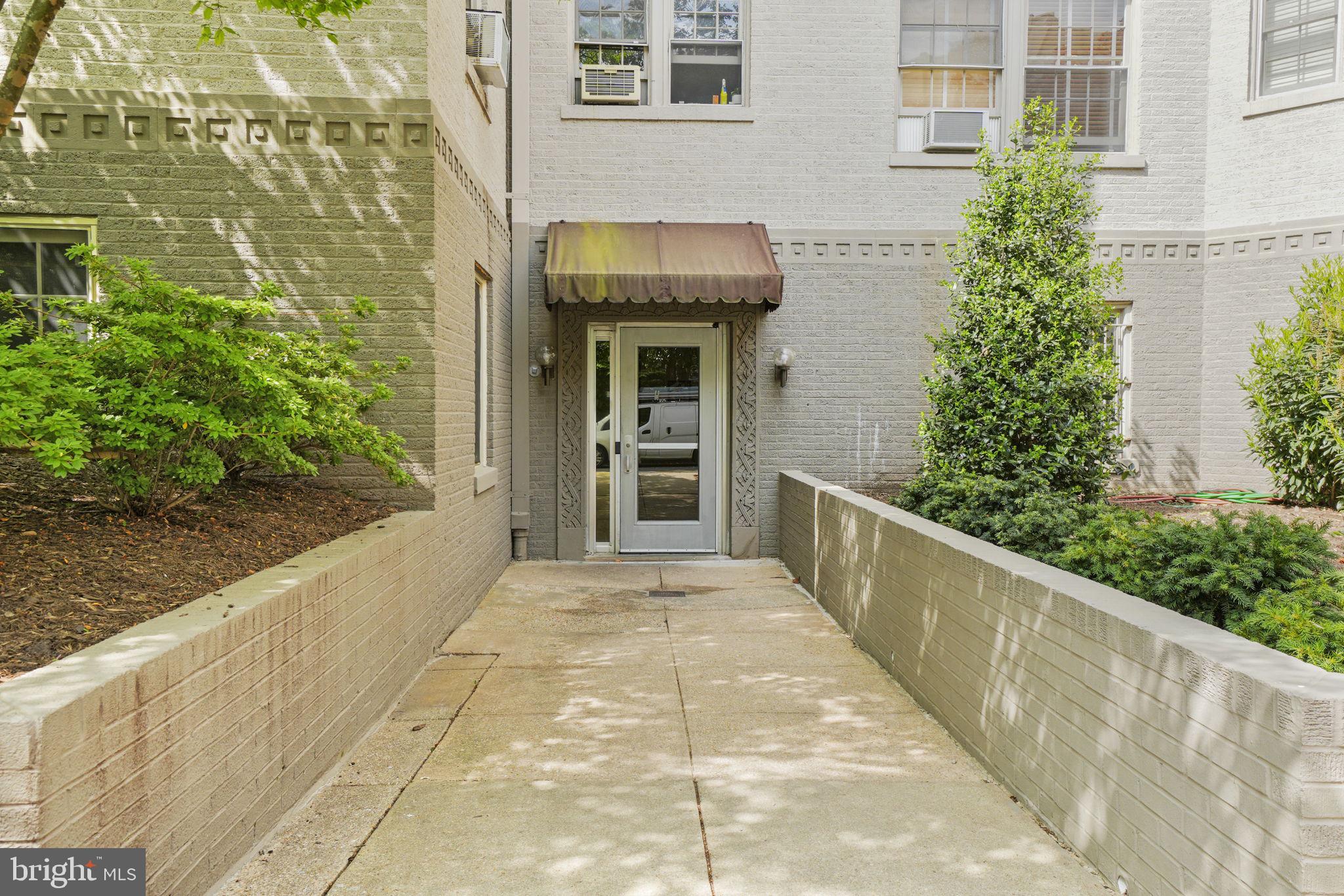 2737 DEVONSHIRE PL NW #26