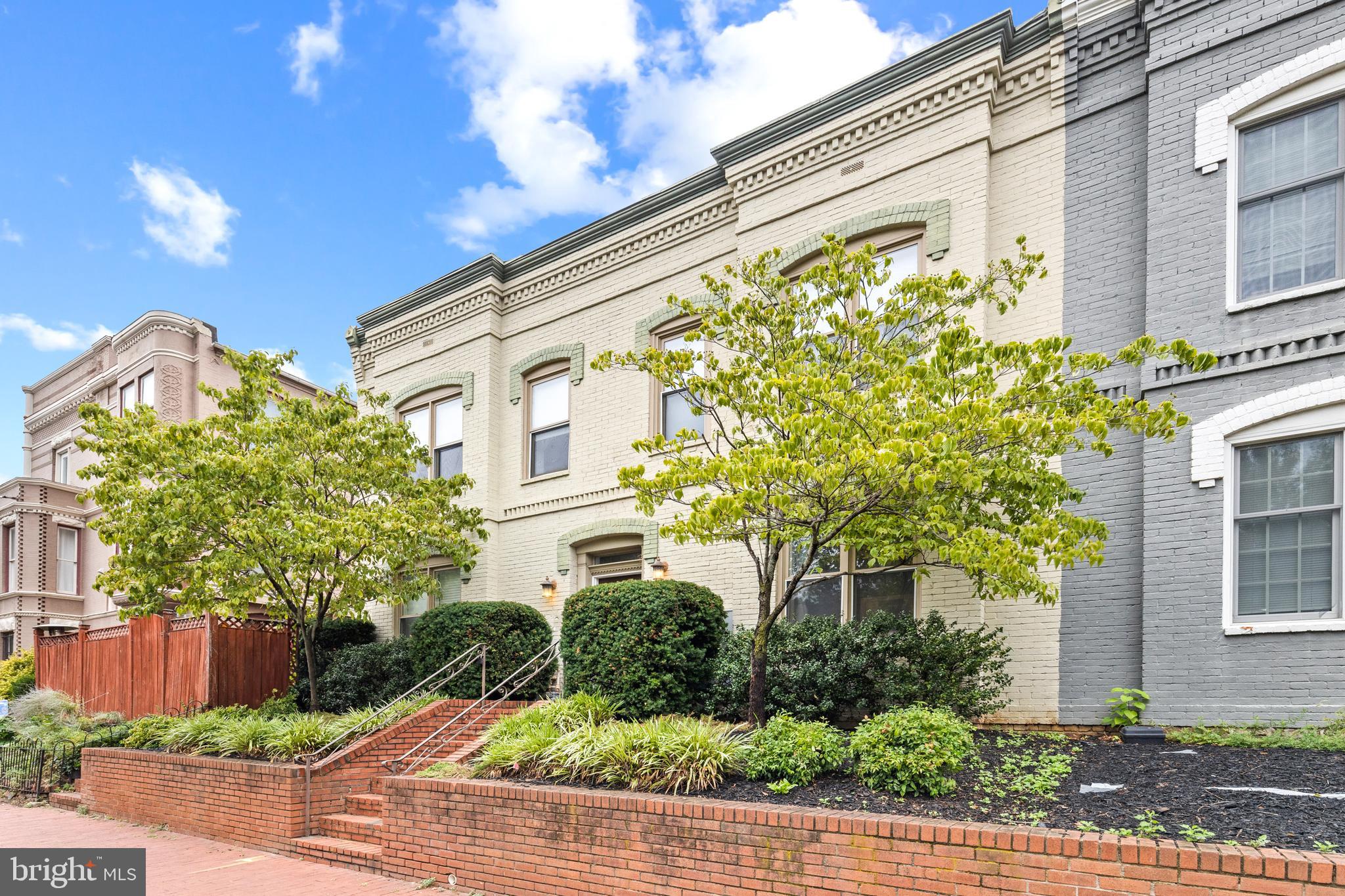 1116 C St NE #201