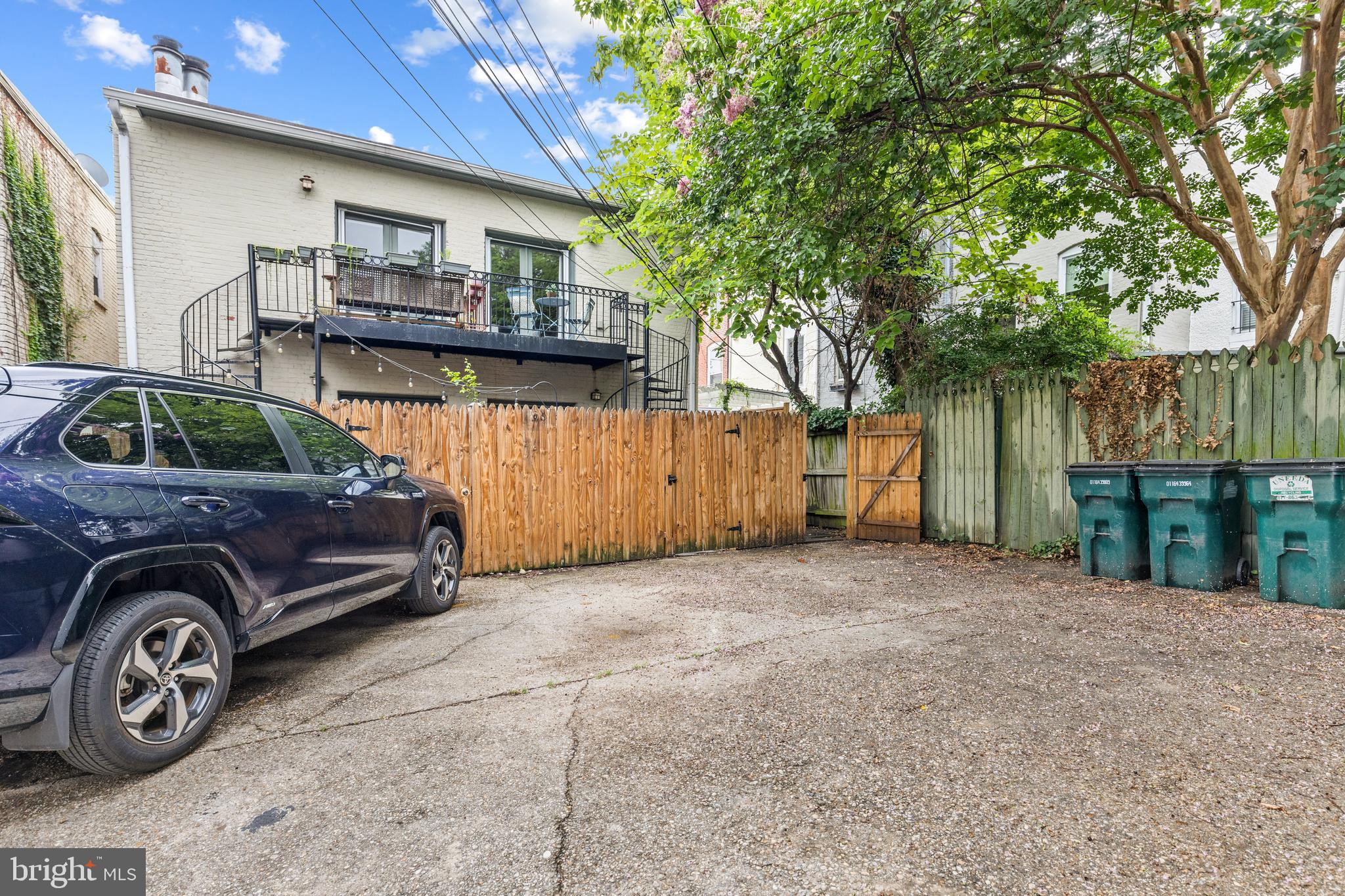 1116 C St NE #201