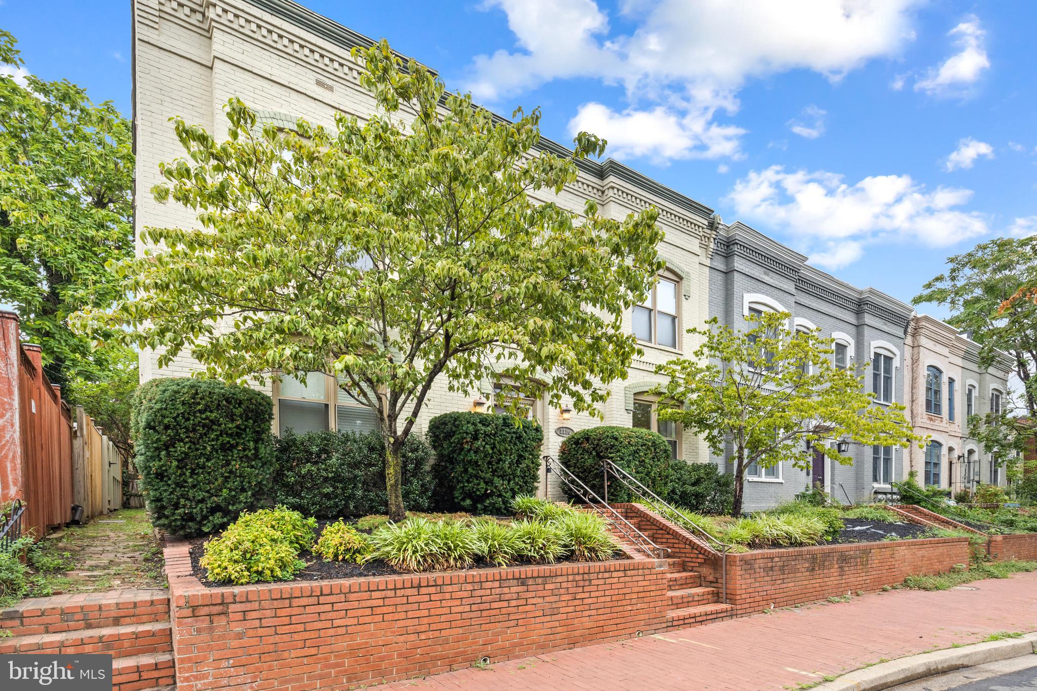1116 C St NE #201