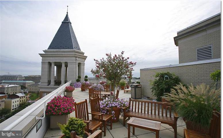 601 PENNSYLVANIA AVE NW #703