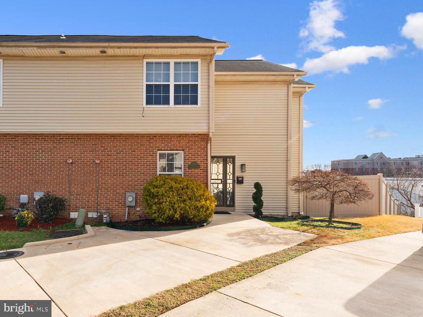 4750 6th Pl NE