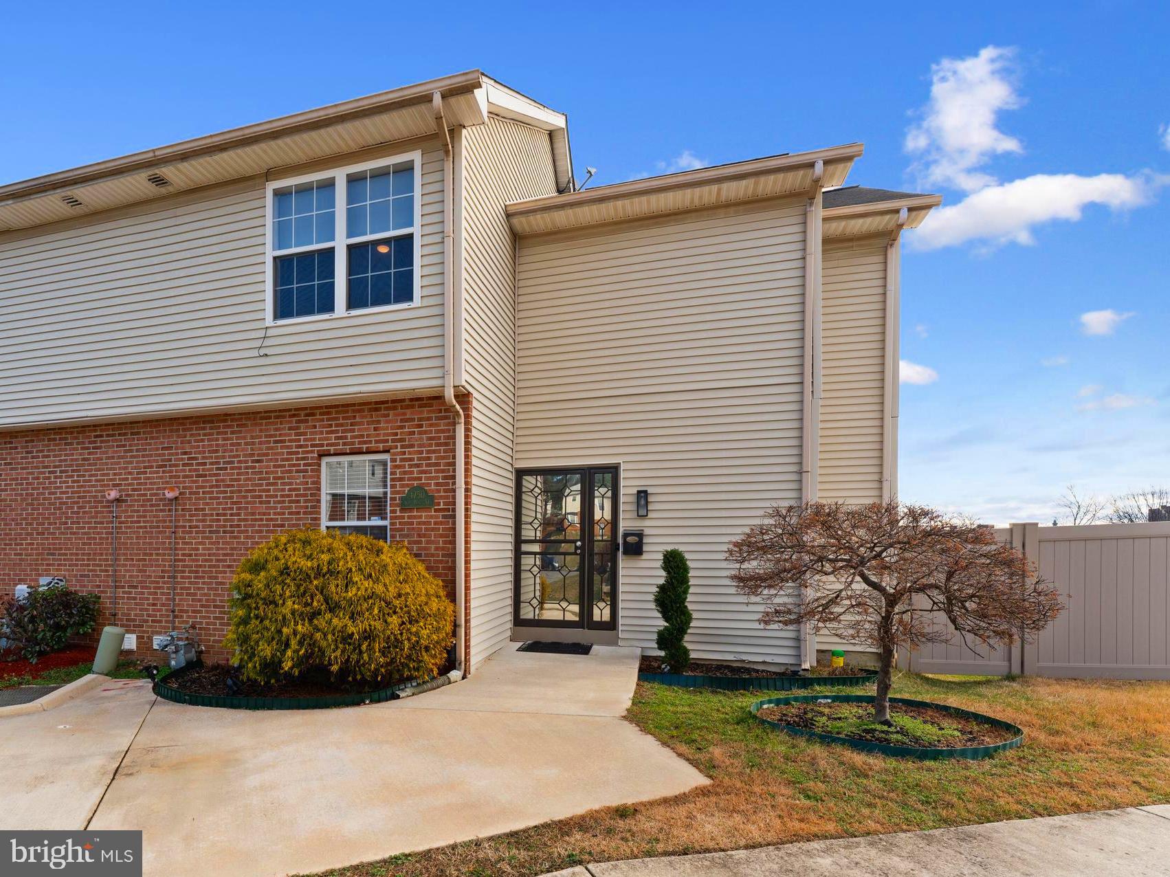 4750 6th Pl NE