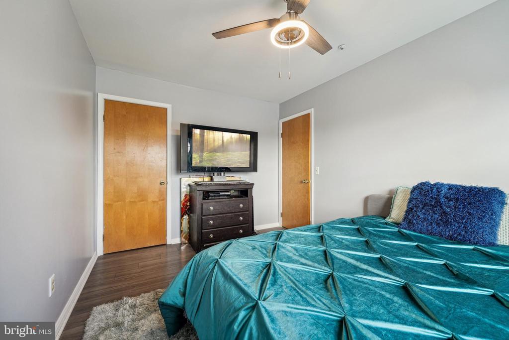 4750 6th Pl NE